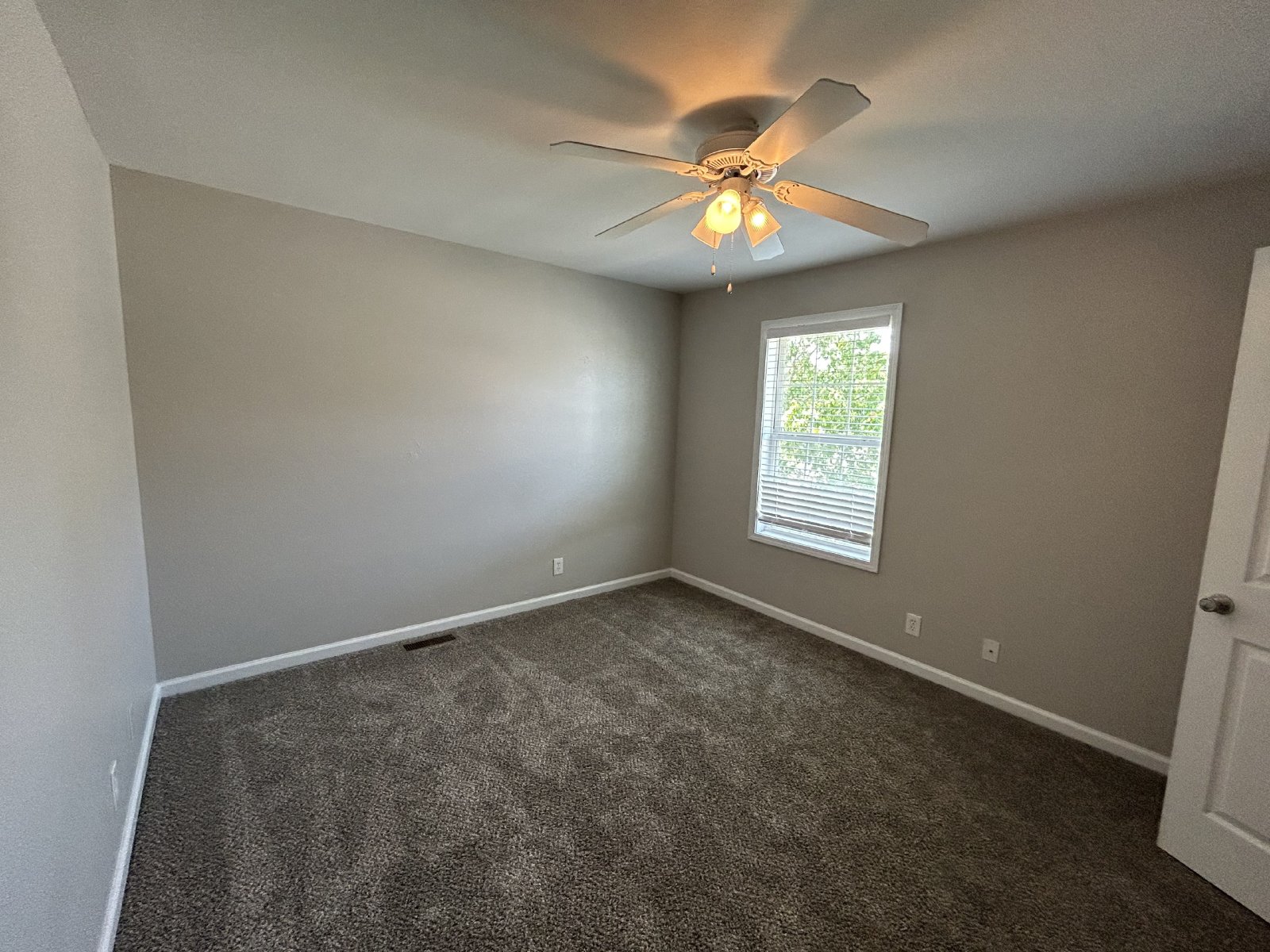 2 Bed, 1.5 Bath Townhome *Near Fort Campbell* property image