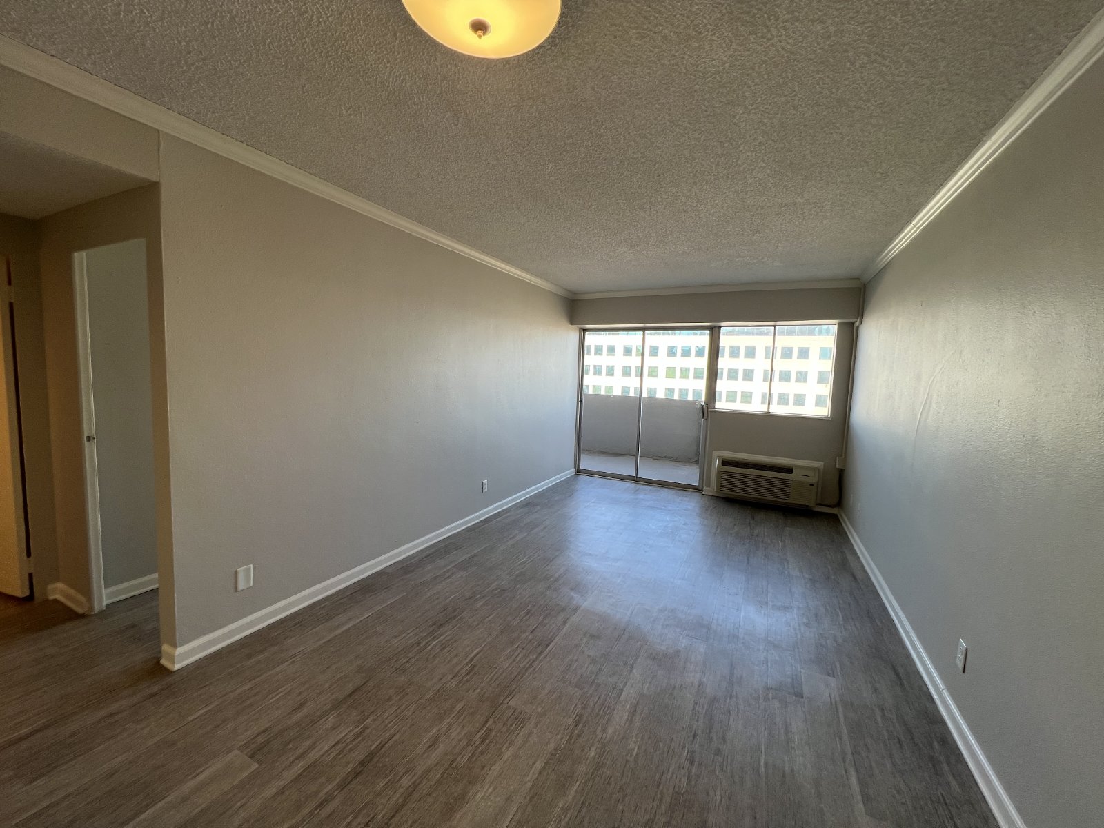 Charming 1 bed 1 Bath Condo - Minutes from Downtown property image