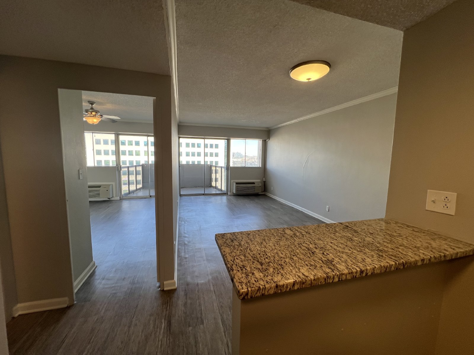 Charming 1 bed 1 Bath Condo - Minutes from Downtown property image