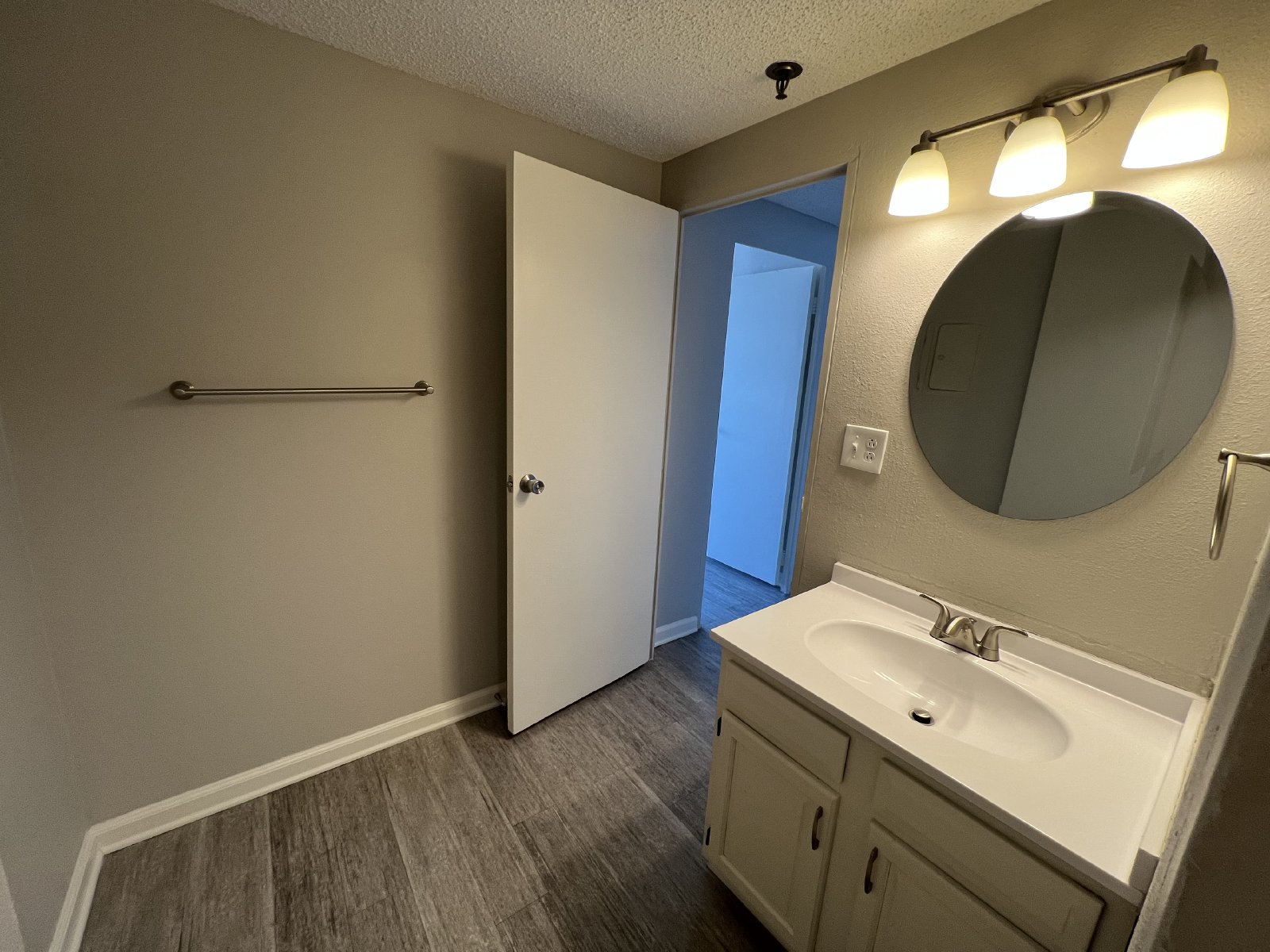 Charming 1 bed 1 Bath Condo - Minutes from Downtown property image