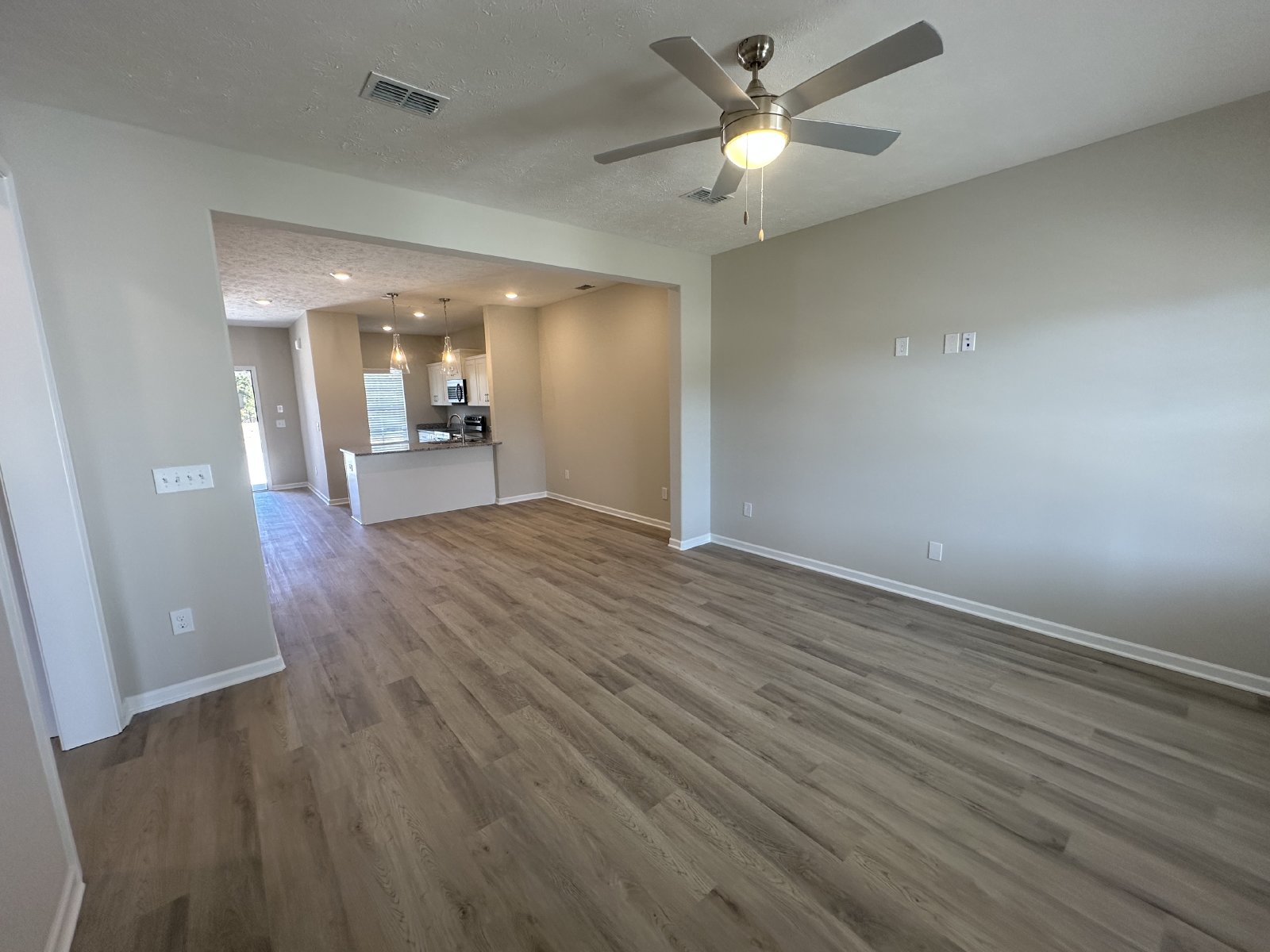 BRAND NEW 4 Bed 3 Bath Townhome Near The Heart Of Shelbyville property image