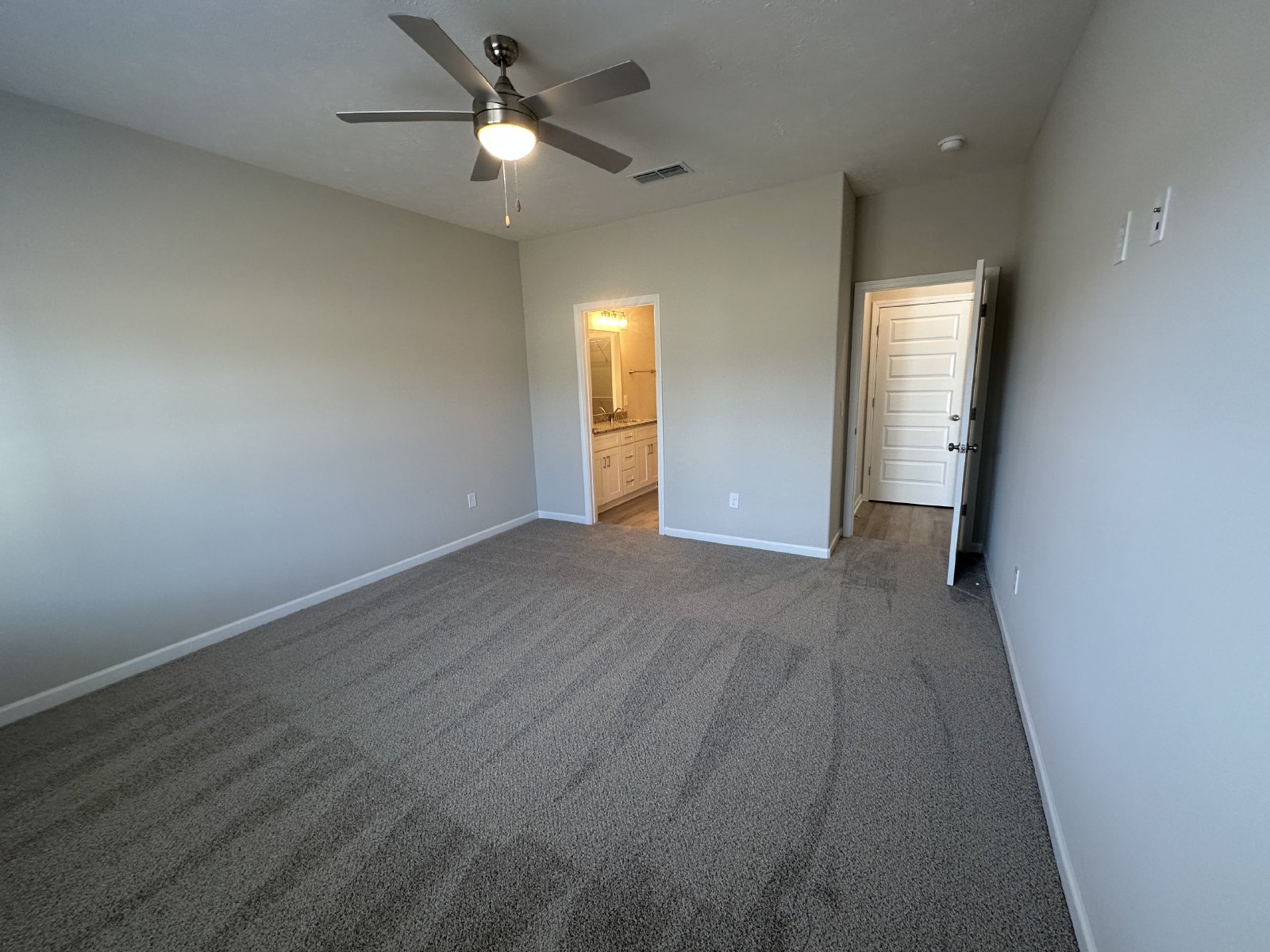 BRAND NEW 4 Bed 3 Bath Townhome Near The Heart Of Shelbyville property image