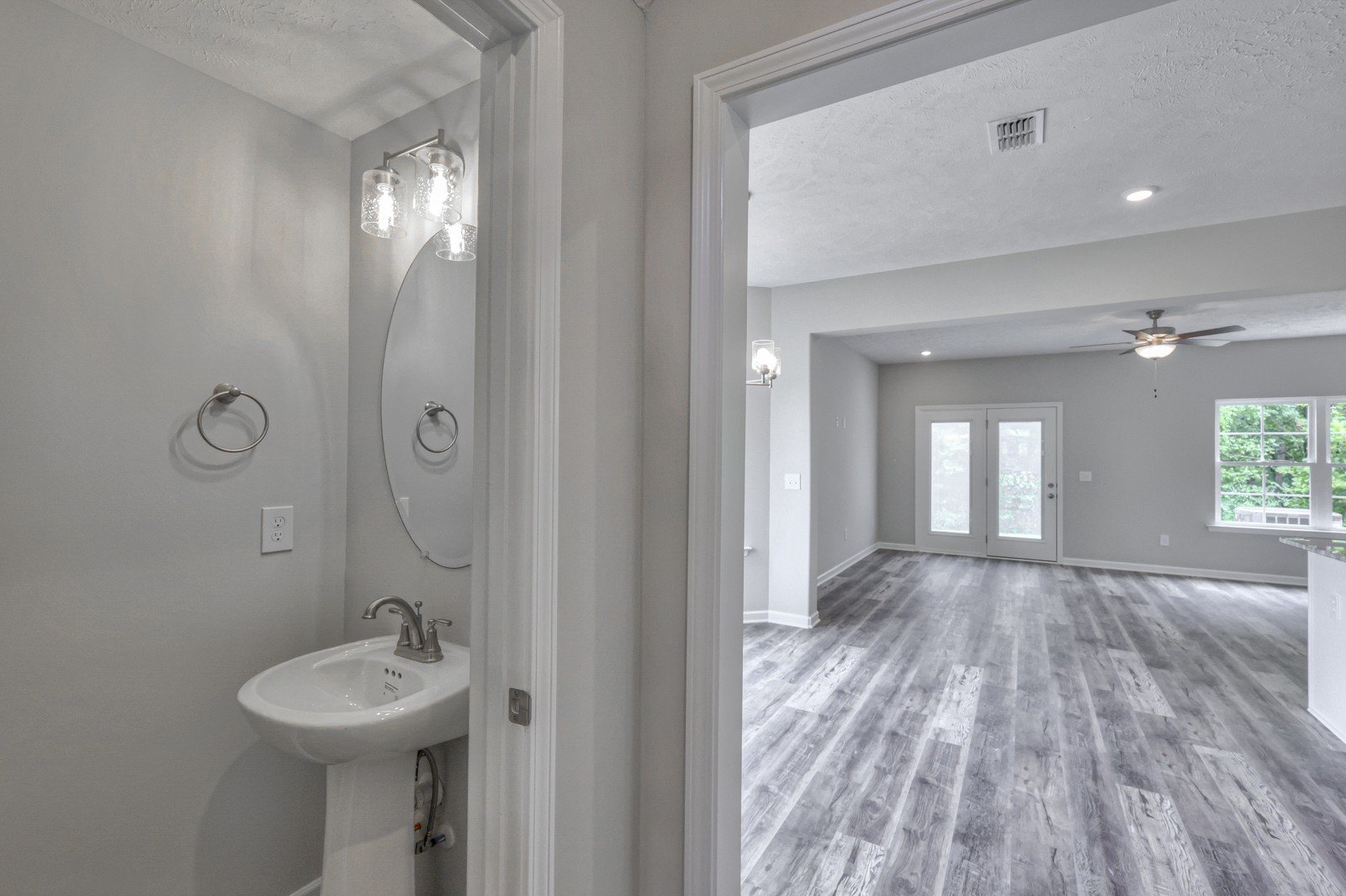 Beautiful NEW 3 Bed 2.5 Bath Townhome in Manchester! property image