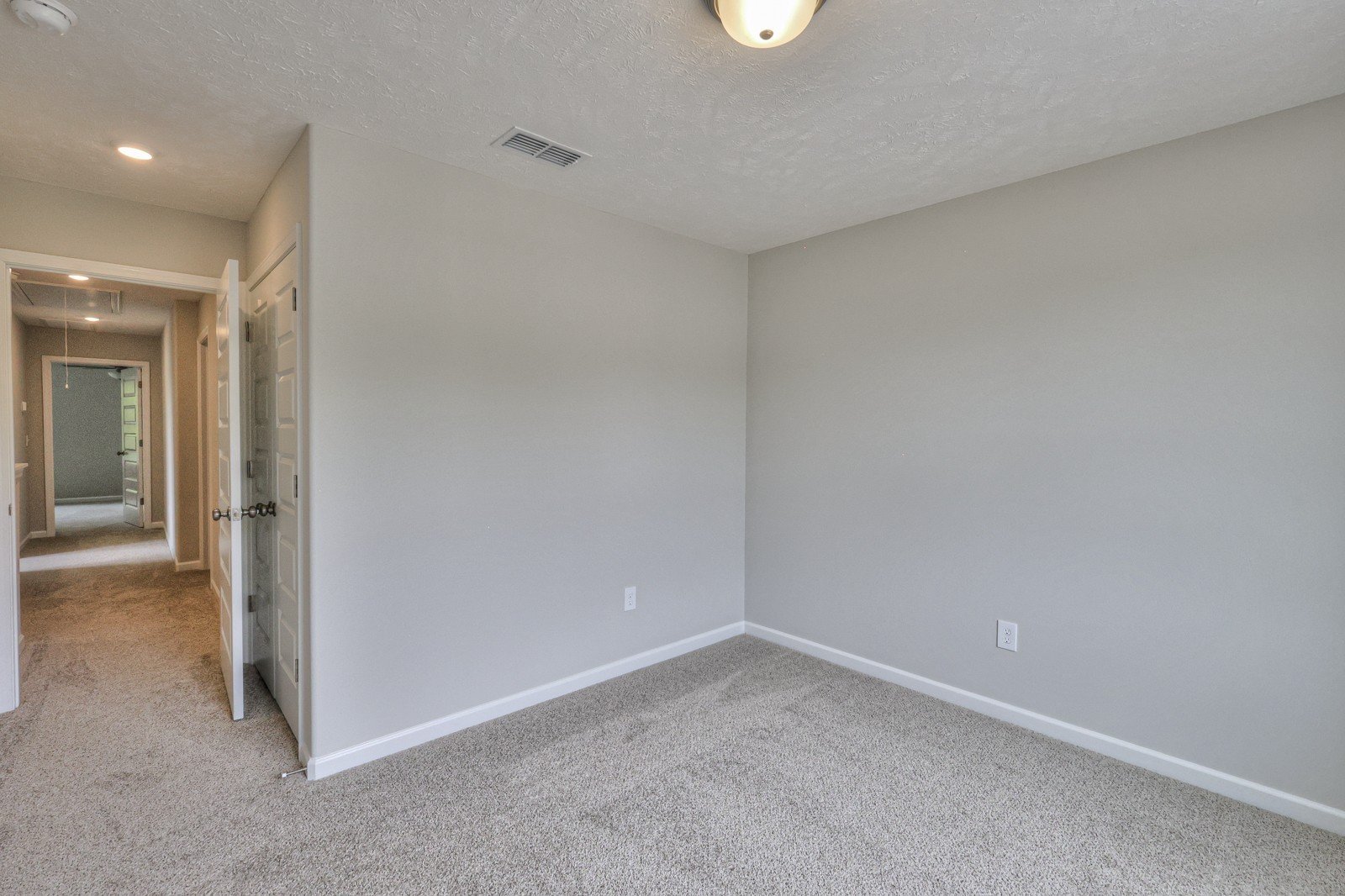 Beautiful NEW 3 Bed 2.5 Bath Townhome in Manchester! property image