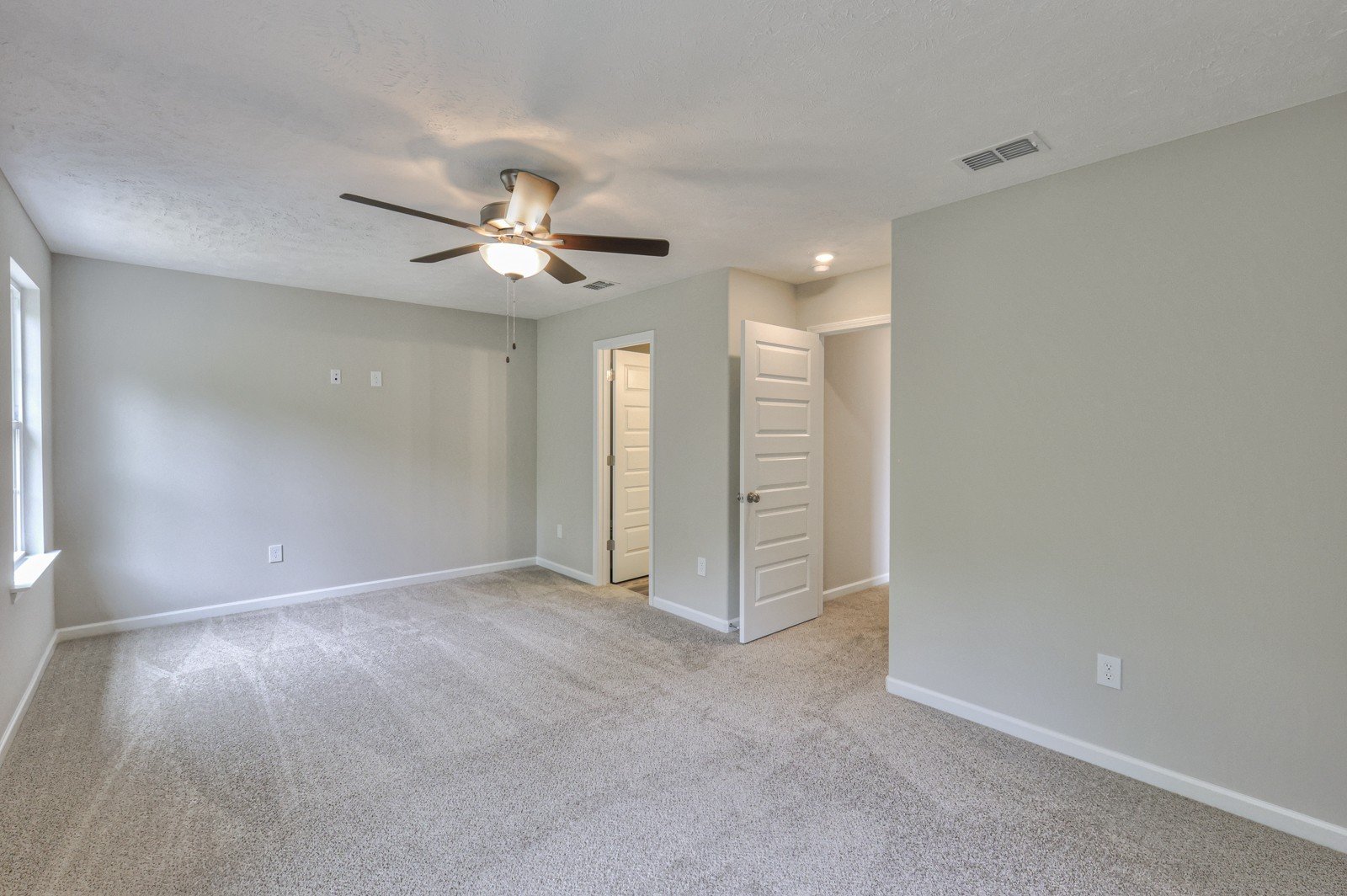 Beautiful NEW 3 Bed 2.5 Bath Townhome in Manchester! property image