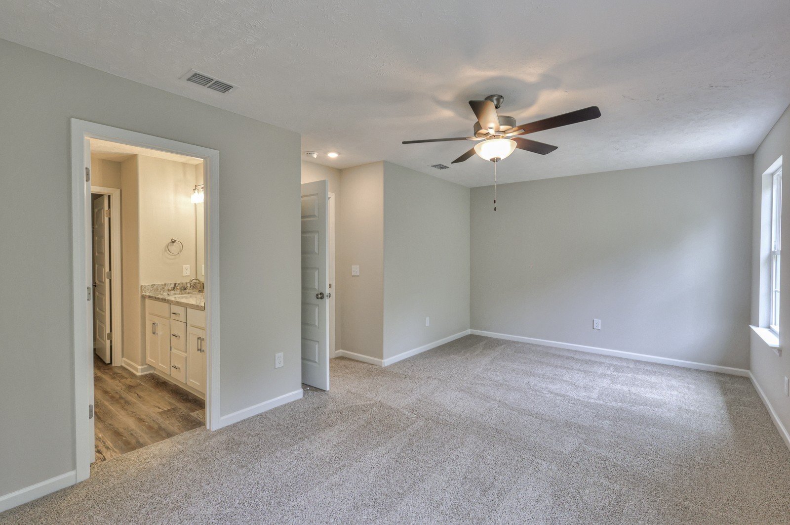 Beautiful NEW 3 Bed 2.5 Bath Townhome in Manchester! property image