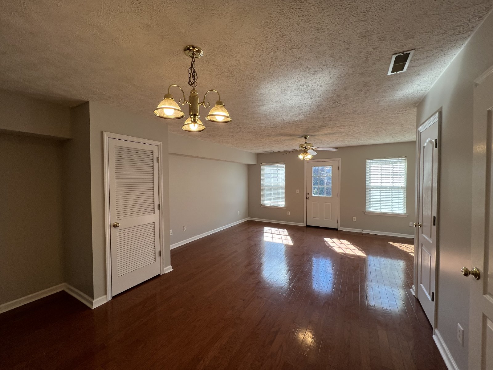 Nice 2 Bedroom, 2.5 Bath Townhome - Close to MTSU! Available now property image