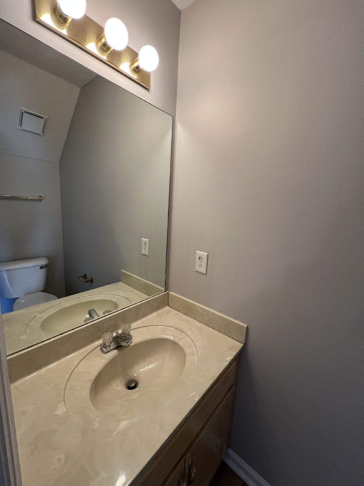 Nice 2 Bedroom, 2.5 Bath Townhome - Close to MTSU! Available now property image