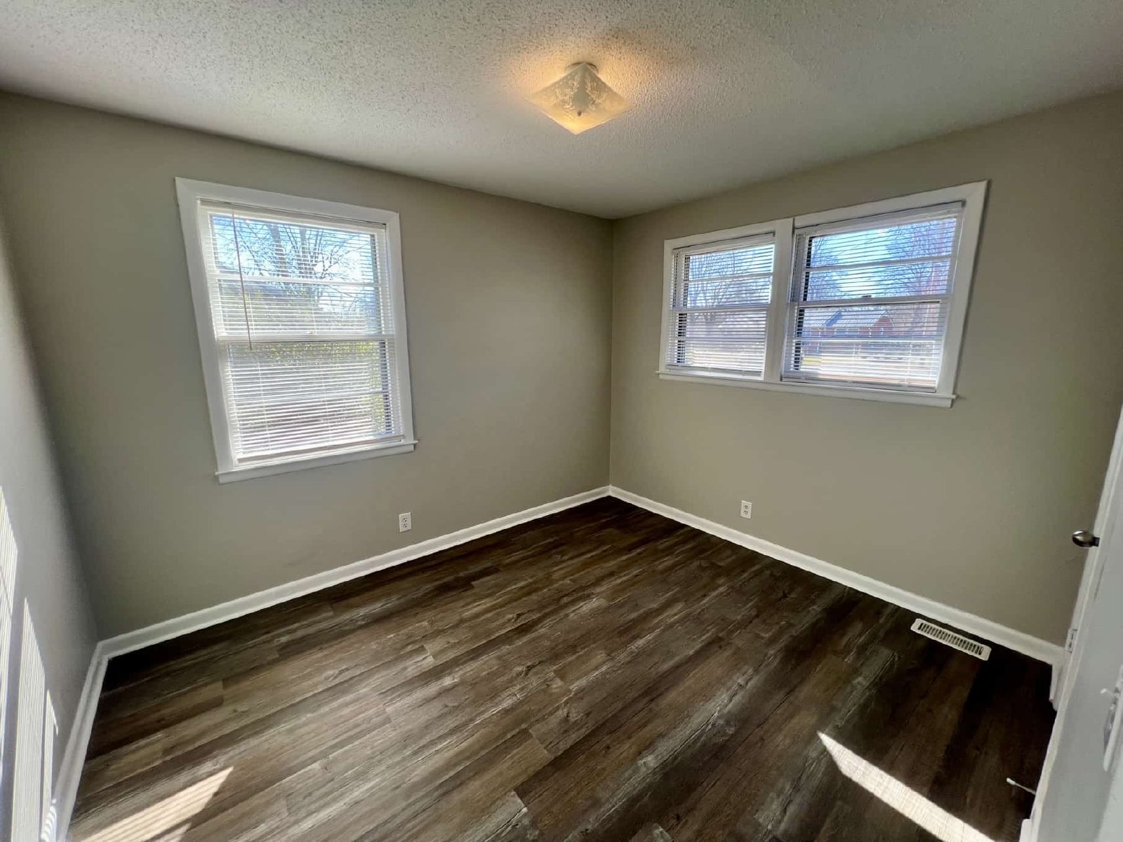 3 Bed, 1.5 Bath in Murfreesboro, *Big Yard* property image