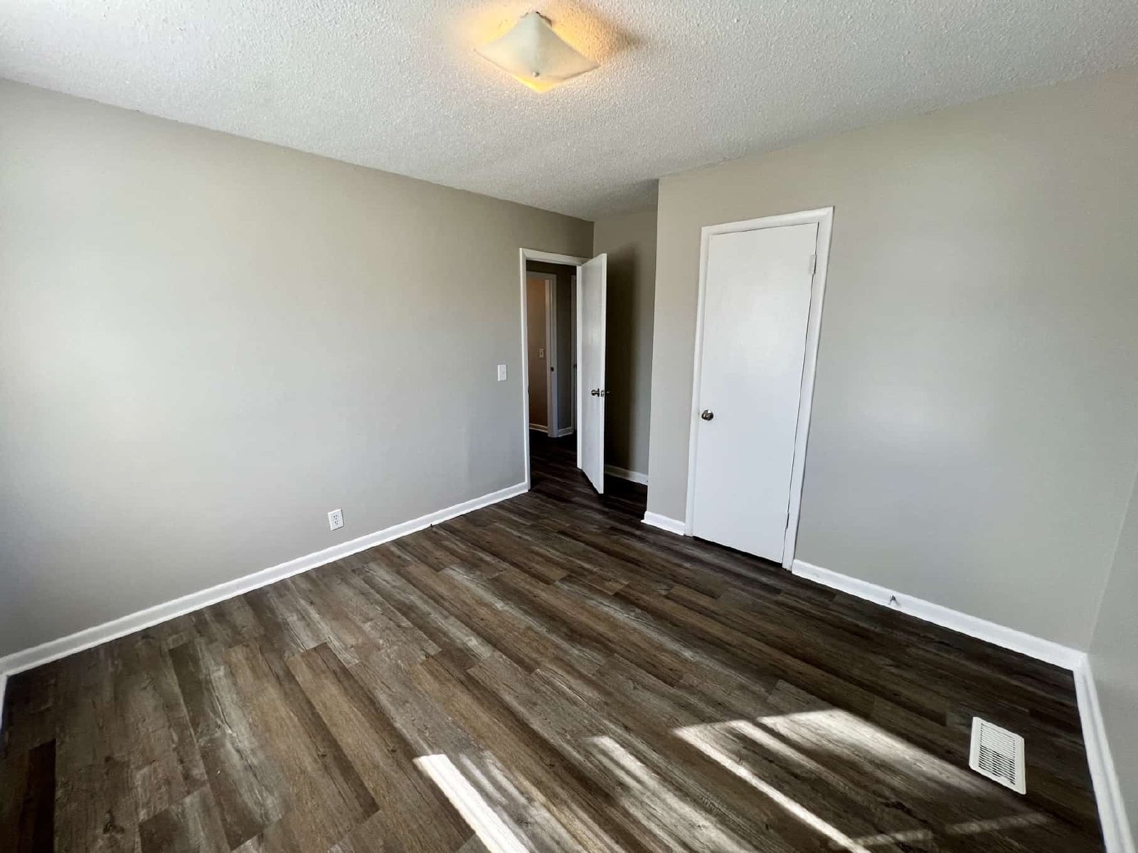 3 Bed, 1.5 Bath in Murfreesboro, *Big Yard* property image