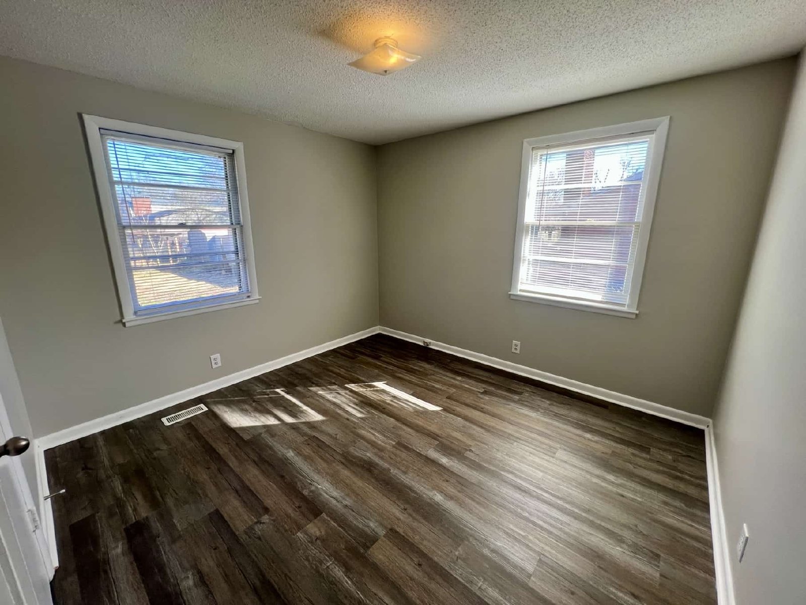 3 Bed, 1.5 Bath in Murfreesboro, *Big Yard* property image