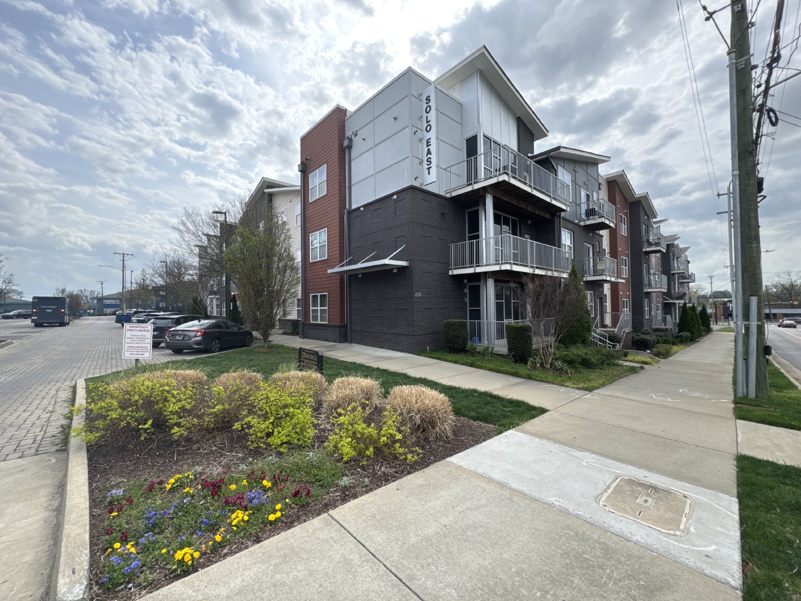 Modern Ground-Floor Condo in Gated Community – Prime Location! property image