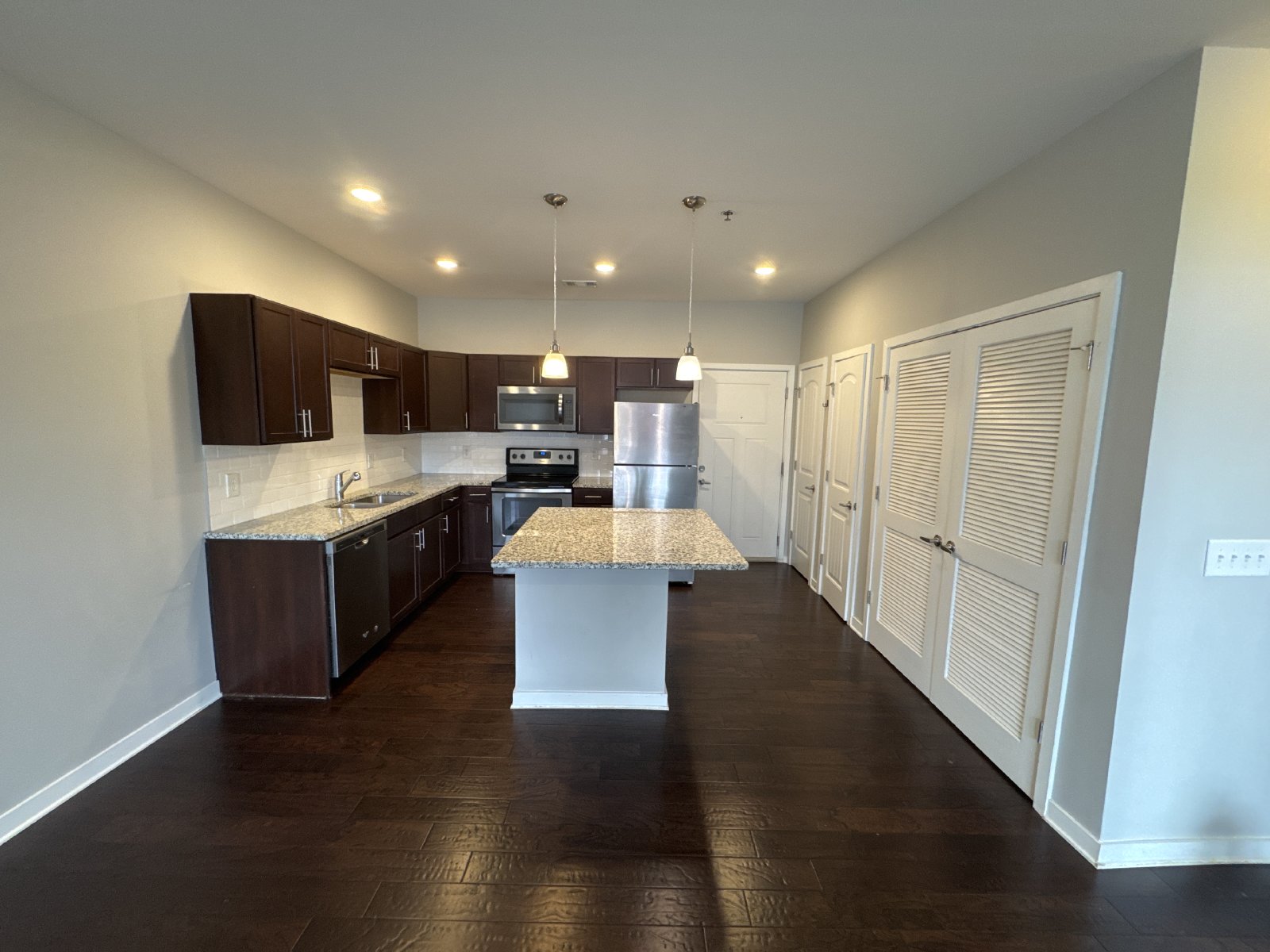 Modern Ground-Floor Condo in Gated Community – Prime Location! property image