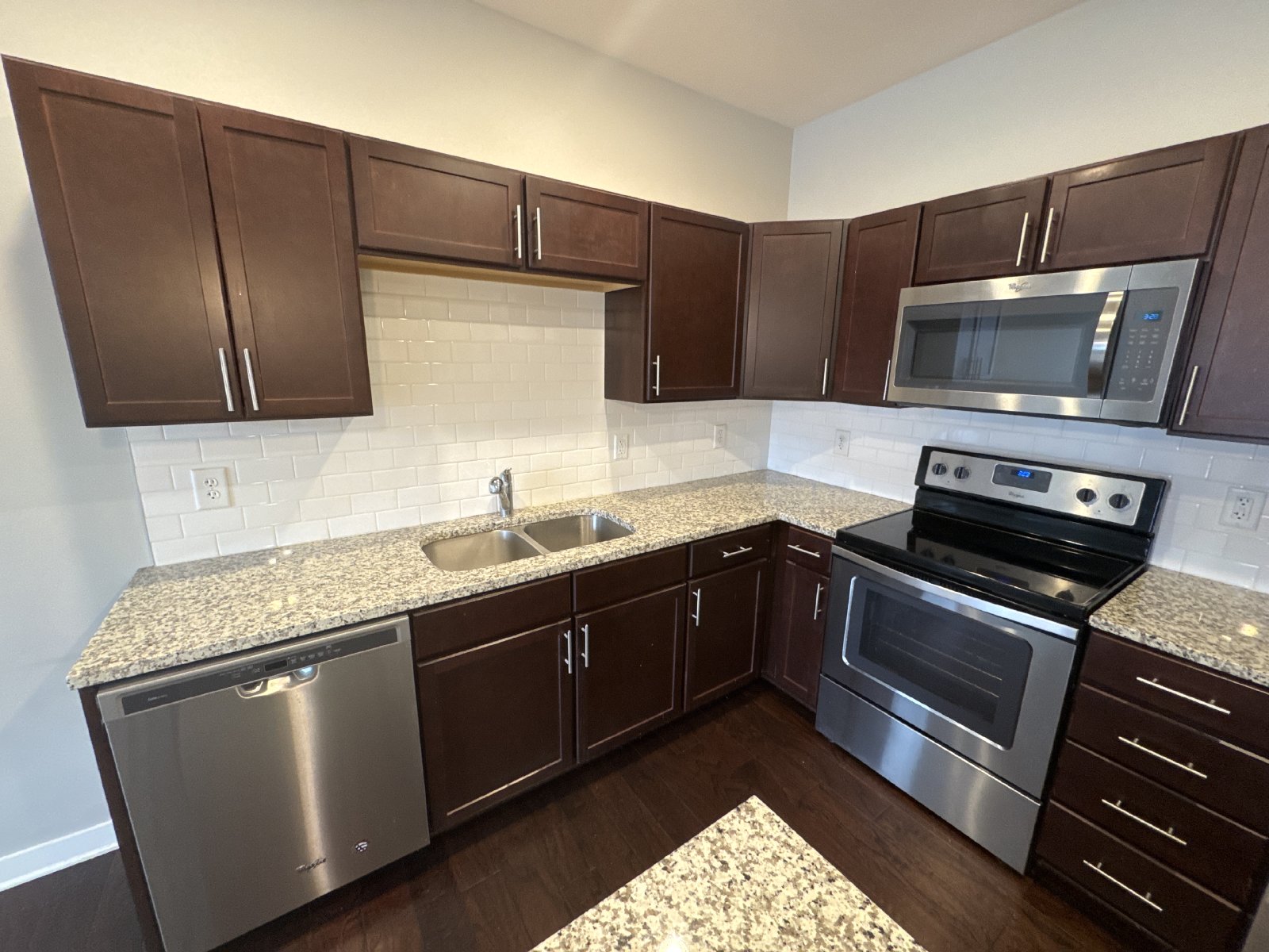 Modern Ground-Floor Condo in Gated Community – Prime Location! property image