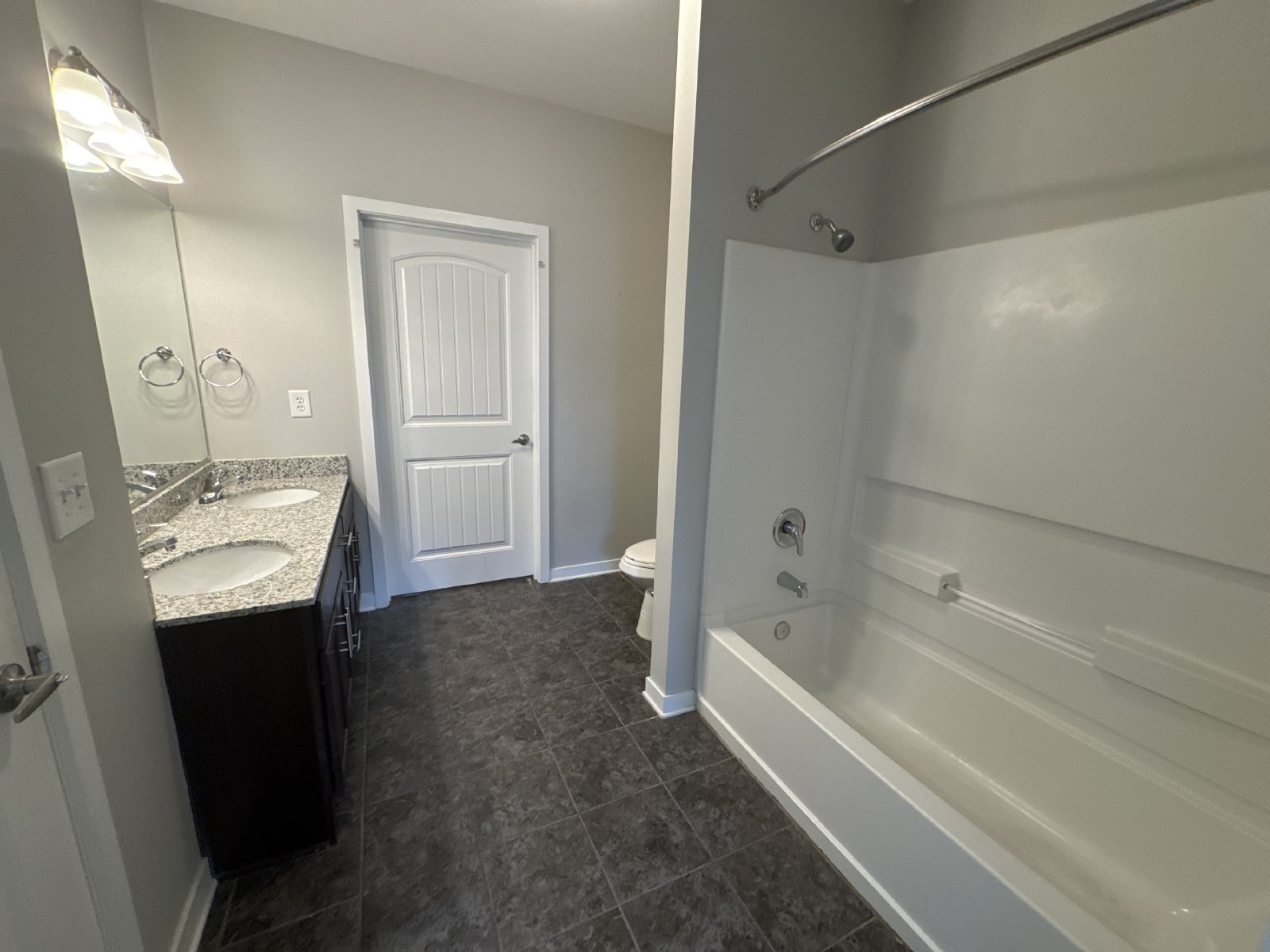Modern Ground-Floor Condo in Gated Community – Prime Location! property image