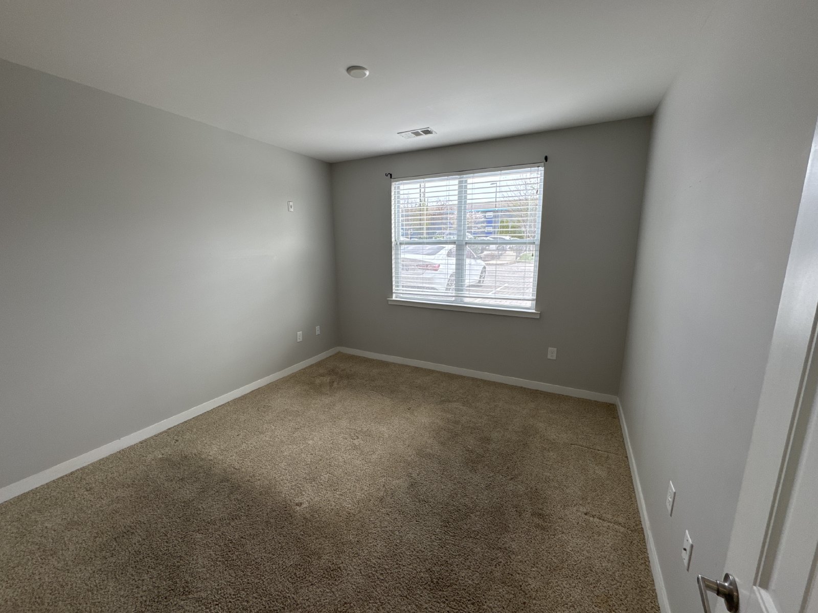 Modern Ground-Floor Condo in Gated Community – Prime Location! property image