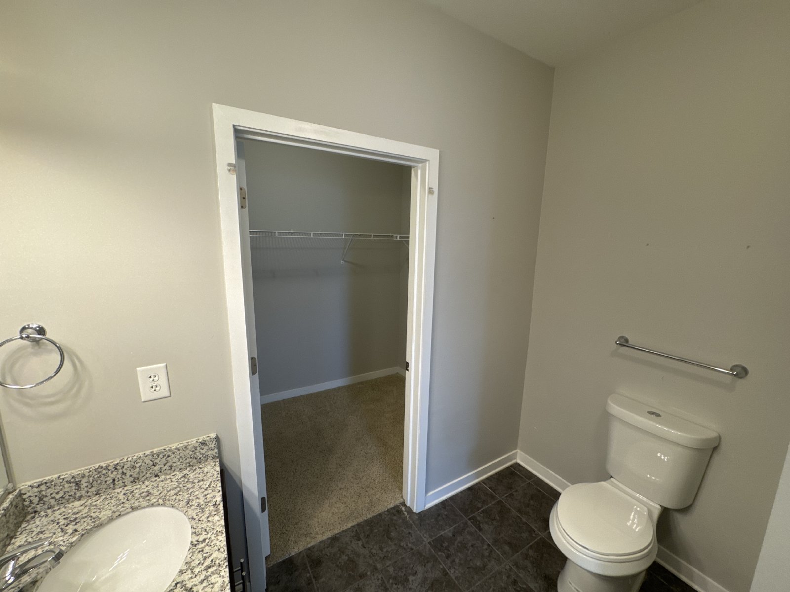 Modern Ground-Floor Condo in Gated Community – Prime Location! property image