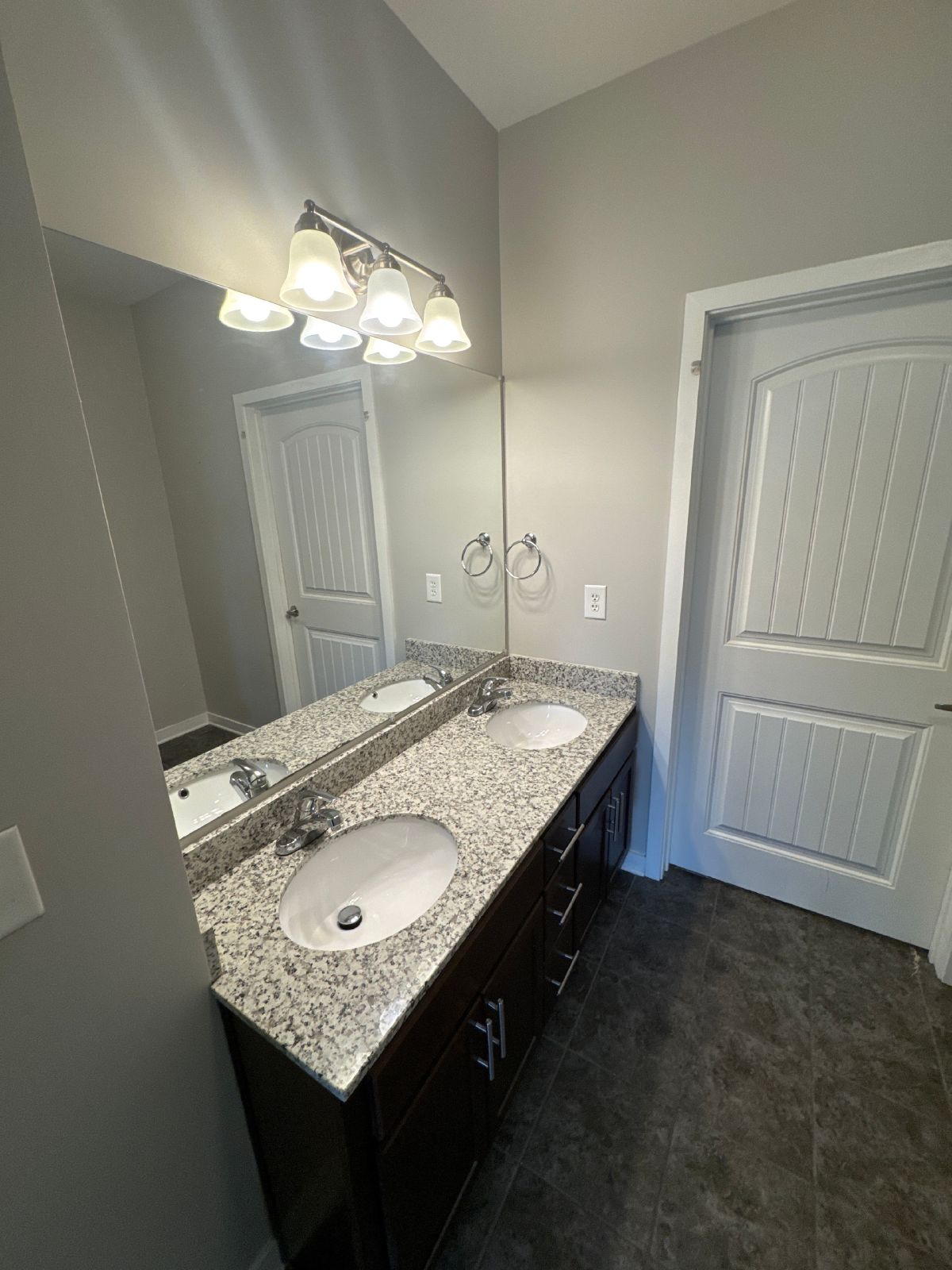 Modern Ground-Floor Condo in Gated Community – Prime Location! property image