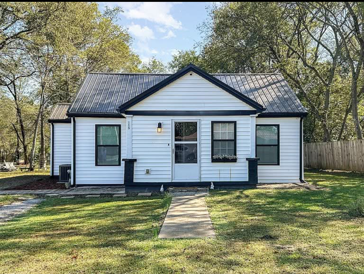 Adorable Cottage Style Home for Rent property image