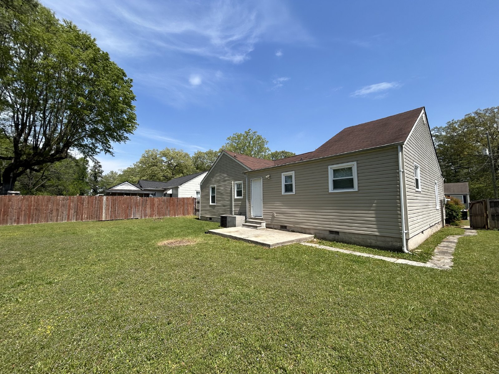Charming Home with 3 Beds, 1.5 Baths, 1 Car Garage, Fully Fenced Privacy Fence & Refinished Hardwood Floors! property image