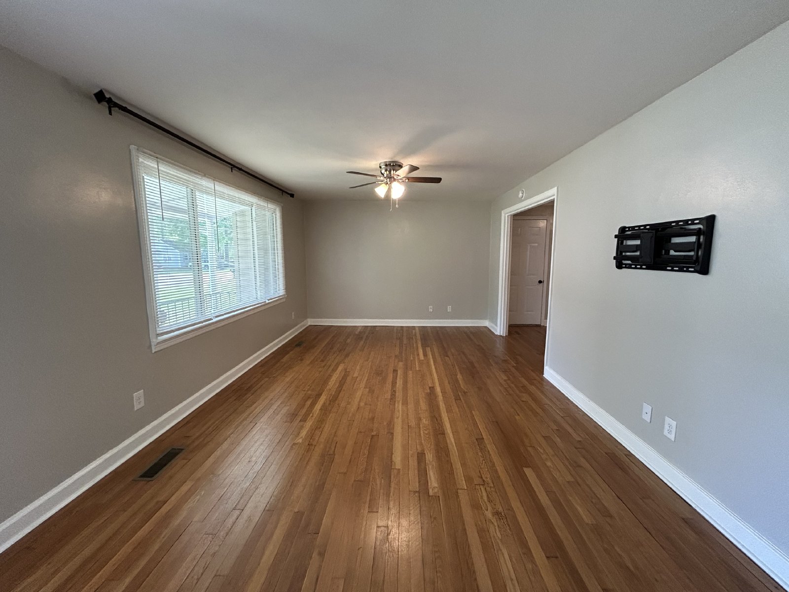 Charming Home with 3 Beds, 1.5 Baths, 1 Car Garage, Fully Fenced Privacy Fence & Refinished Hardwood Floors! property image