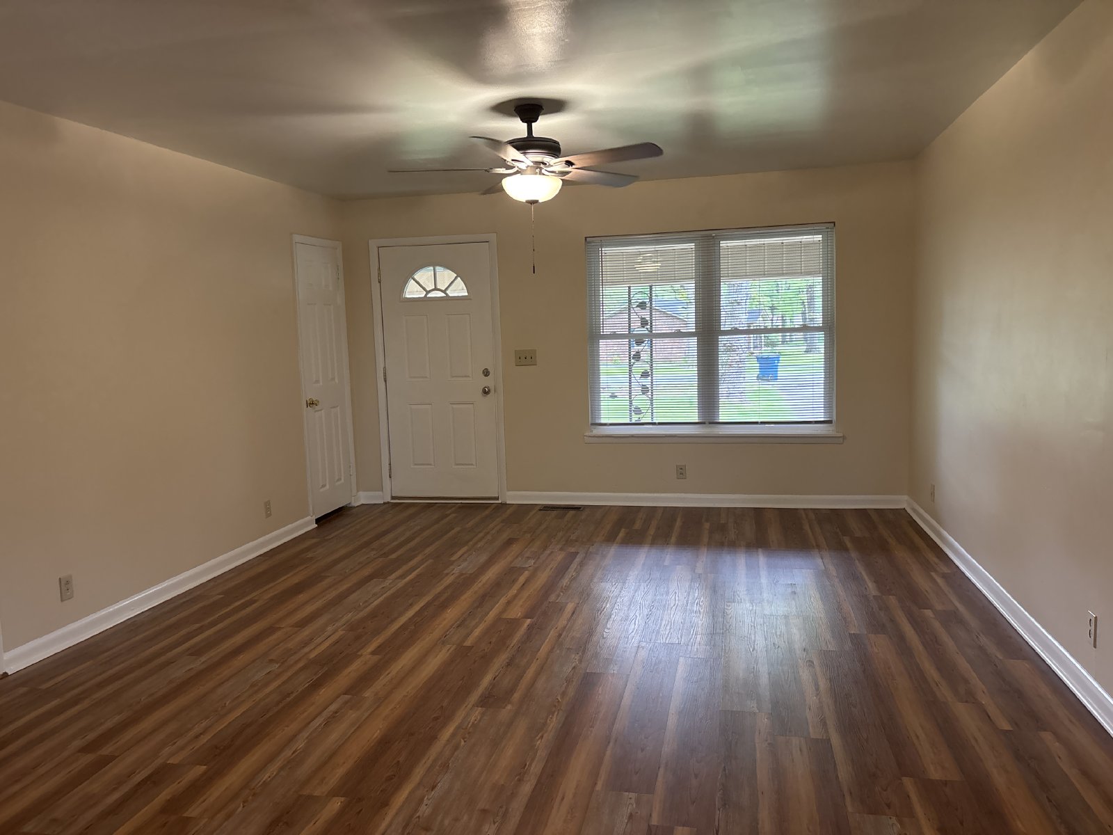 Spacious 3 Bedroom 2 Bath Home in the Center of Town! property image