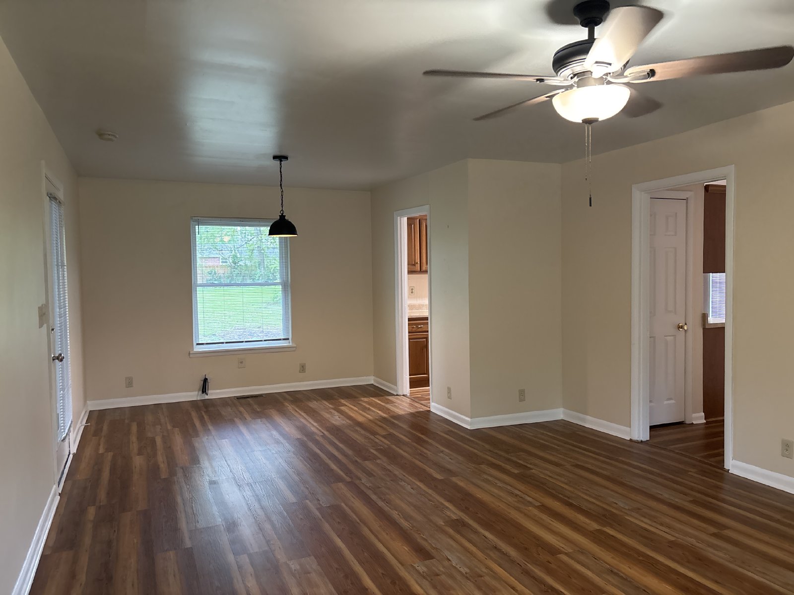 Spacious 3 Bedroom 2 Bath Home in the Center of Town! property image