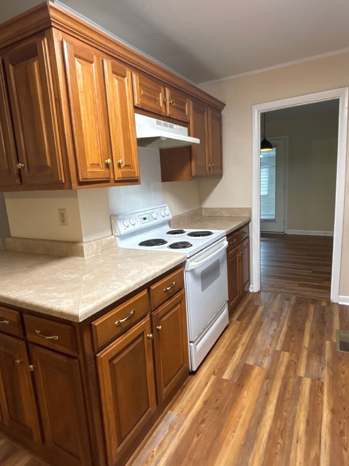 Spacious 3 Bedroom 2 Bath Home in the Center of Town! property image