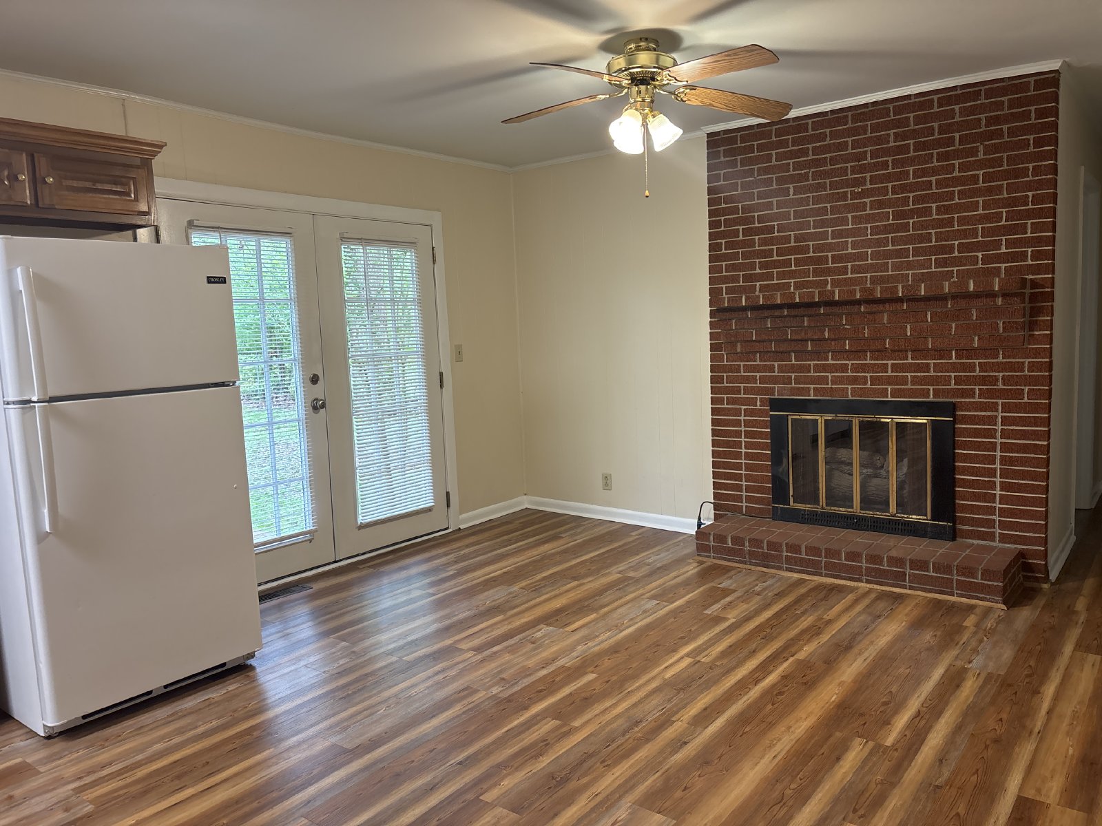 Spacious 3 Bedroom 2 Bath Home in the Center of Town! property image