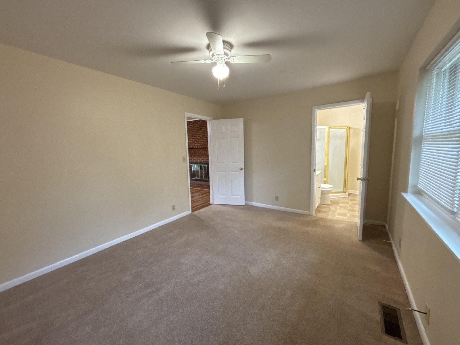 Spacious 3 Bedroom 2 Bath Home in the Center of Town! property image