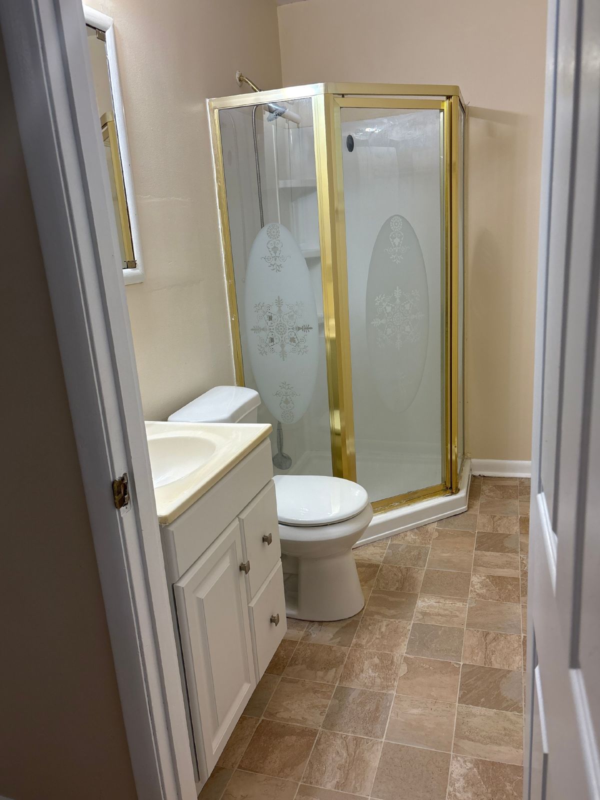 Spacious 3 Bedroom 2 Bath Home in the Center of Town! property image