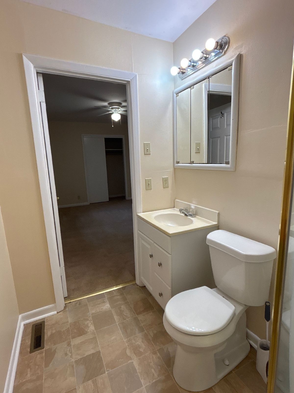 Spacious 3 Bedroom 2 Bath Home in the Center of Town! property image