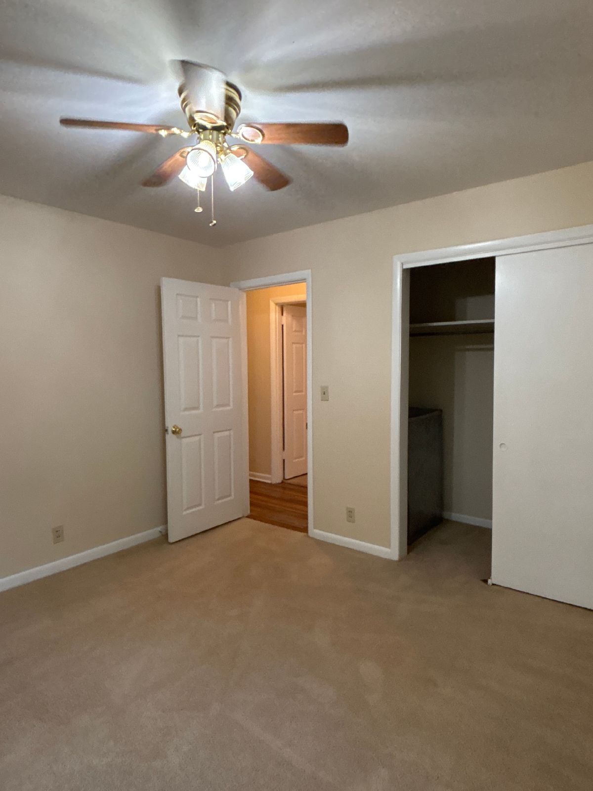 Spacious 3 Bedroom 2 Bath Home in the Center of Town! property image