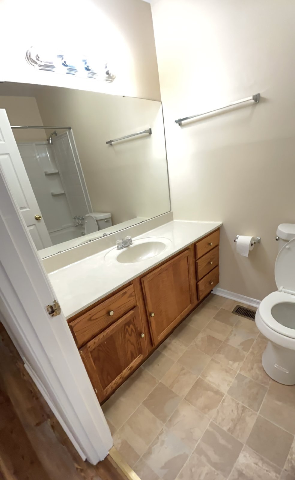 Spacious 3 Bedroom 2 Bath Home in the Center of Town! property image