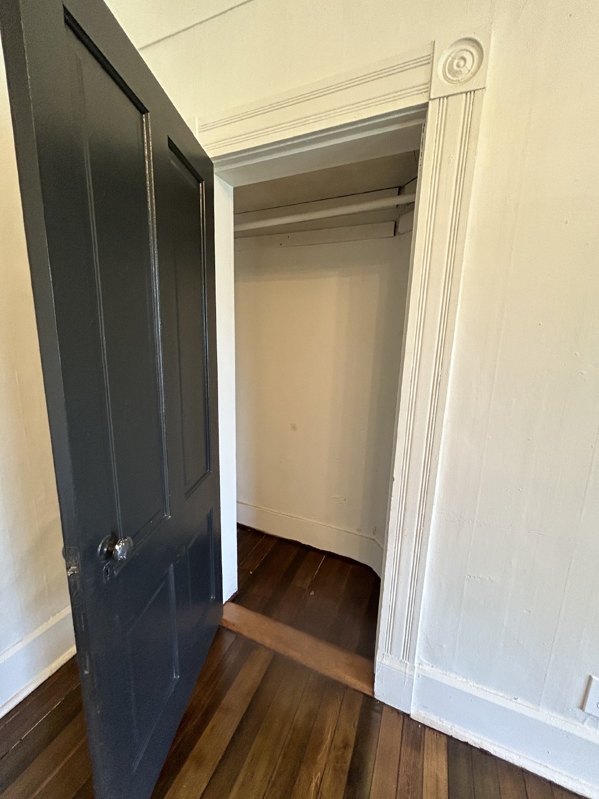 Cozy Unit in Walking Distance From Downtown property image