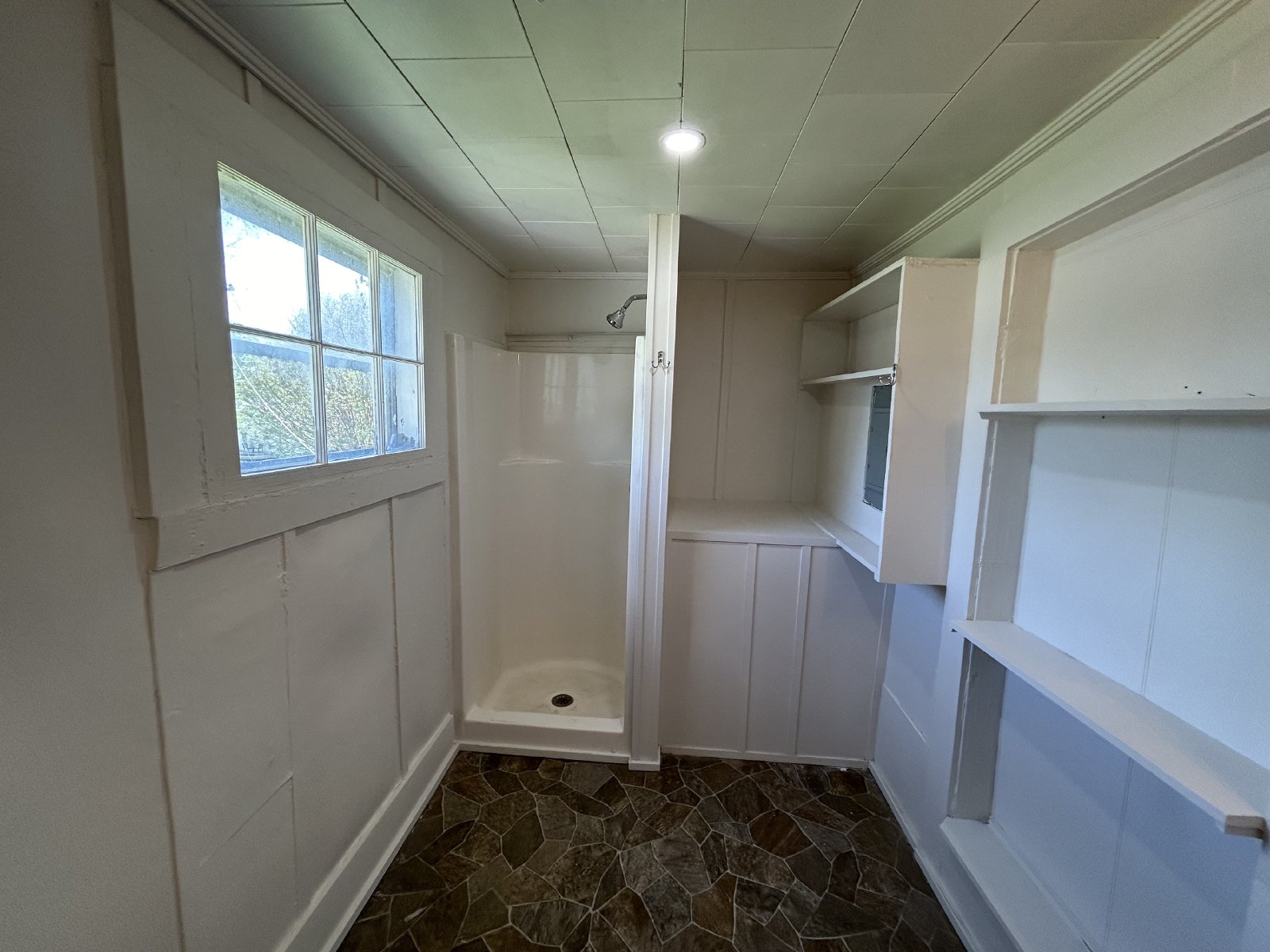 Cozy Unit in Walking Distance From Downtown property image