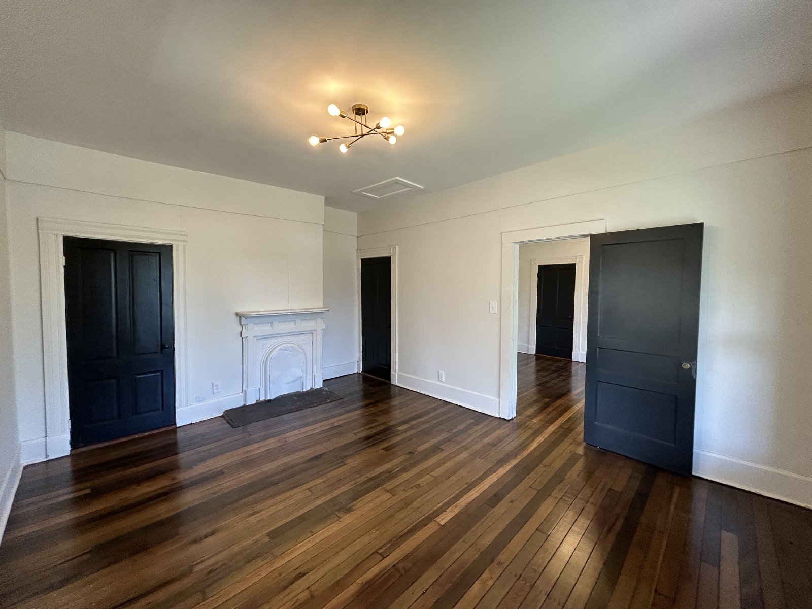 Cozy Unit in Walking Distance From Downtown property image