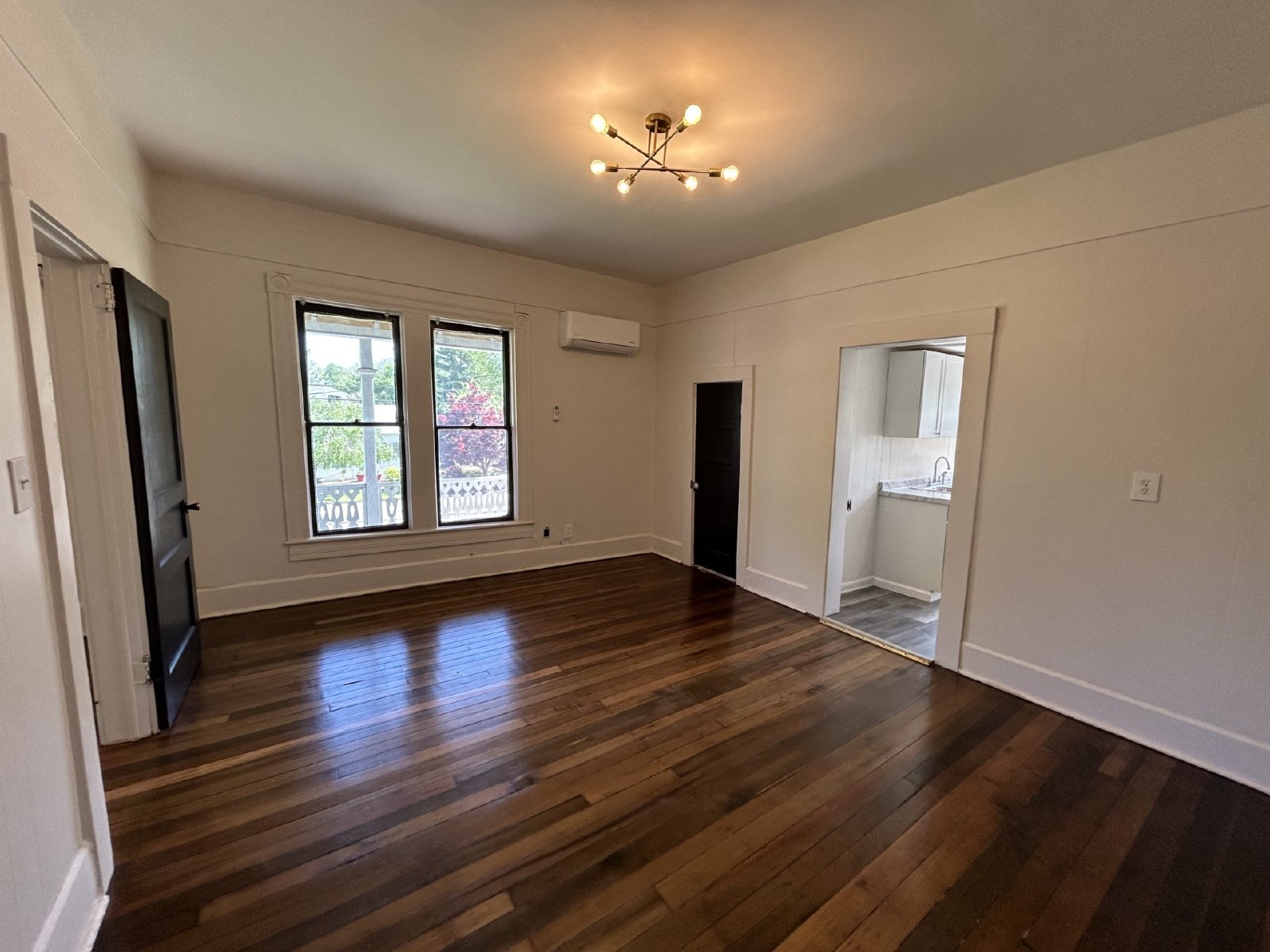 Cozy Unit in Walking Distance From Downtown property image