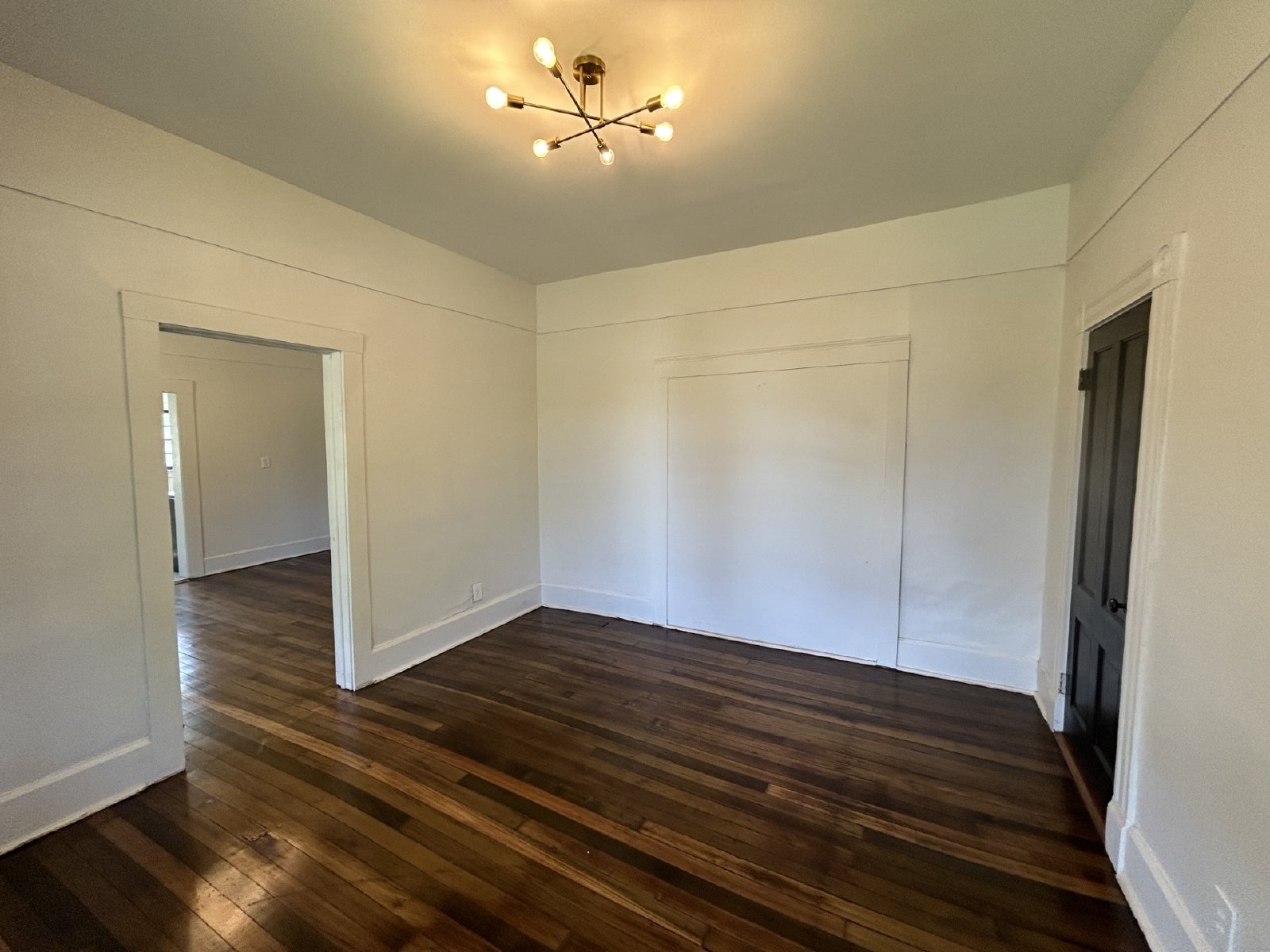 Cozy Unit in Walking Distance From Downtown property image