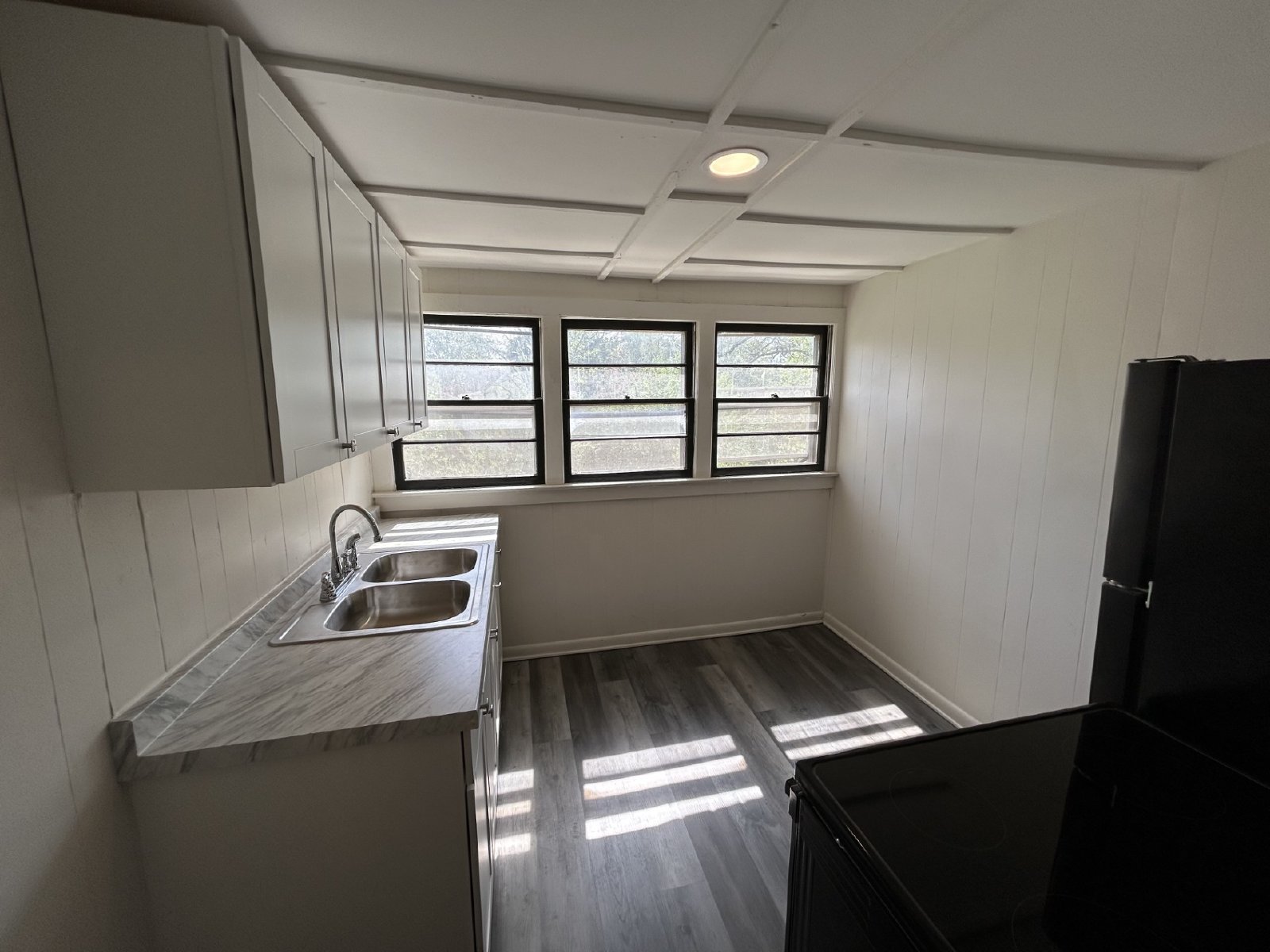 Cozy Unit in Walking Distance From Downtown property image