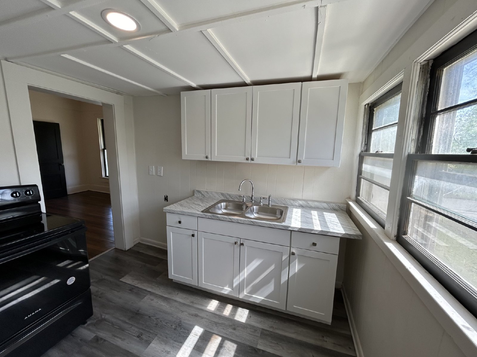 Cozy Unit in Walking Distance From Downtown property image
