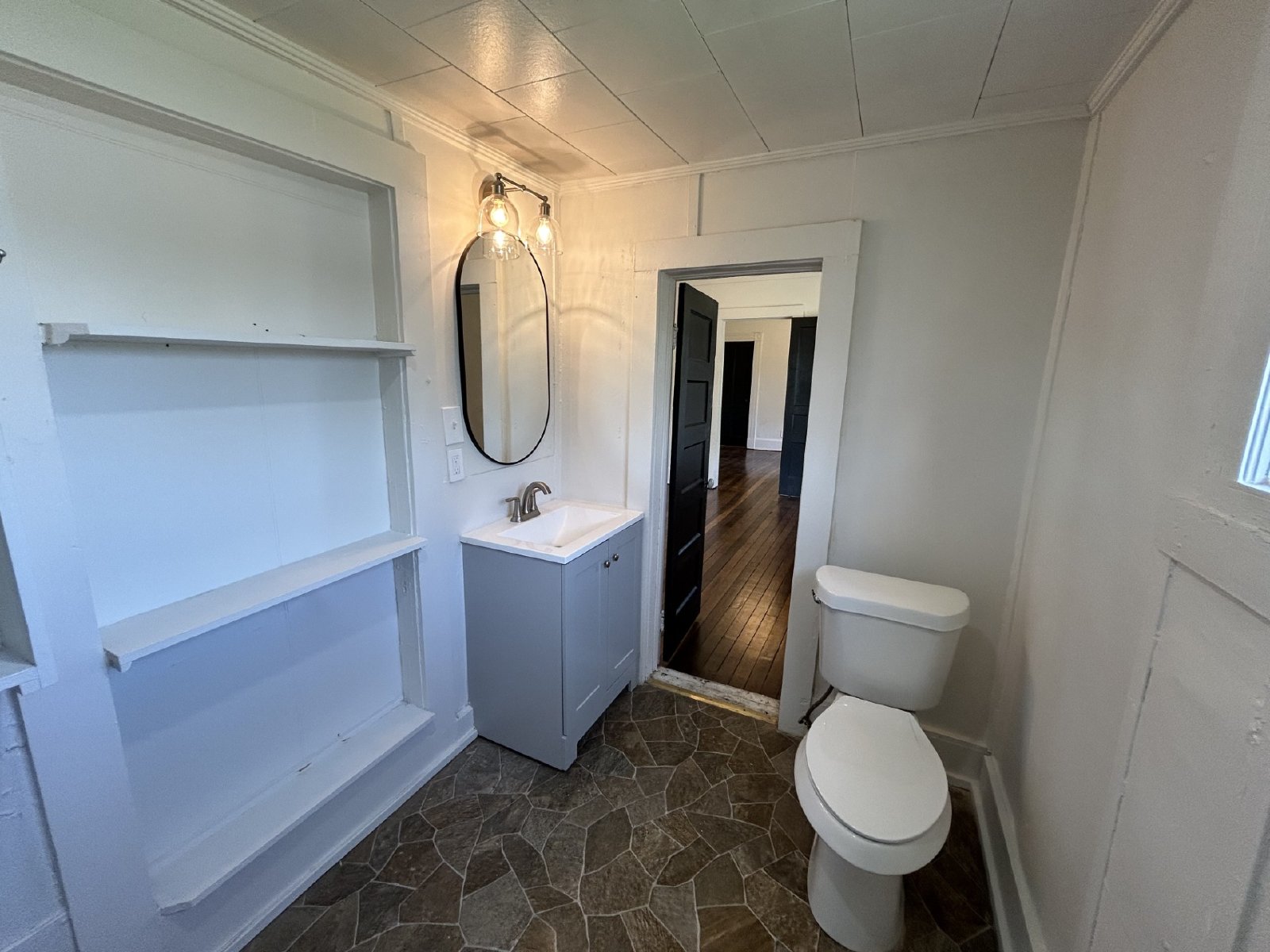 Cozy Unit in Walking Distance From Downtown property image