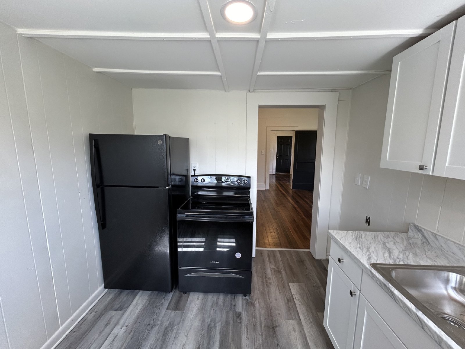 Cozy Unit in Walking Distance From Downtown property image