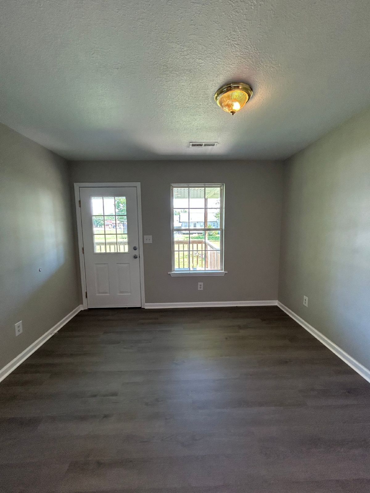 Charming 2 Bed, 1 Bath, 1 Car Garage, Covered Patio in Private Neighborhood! property image