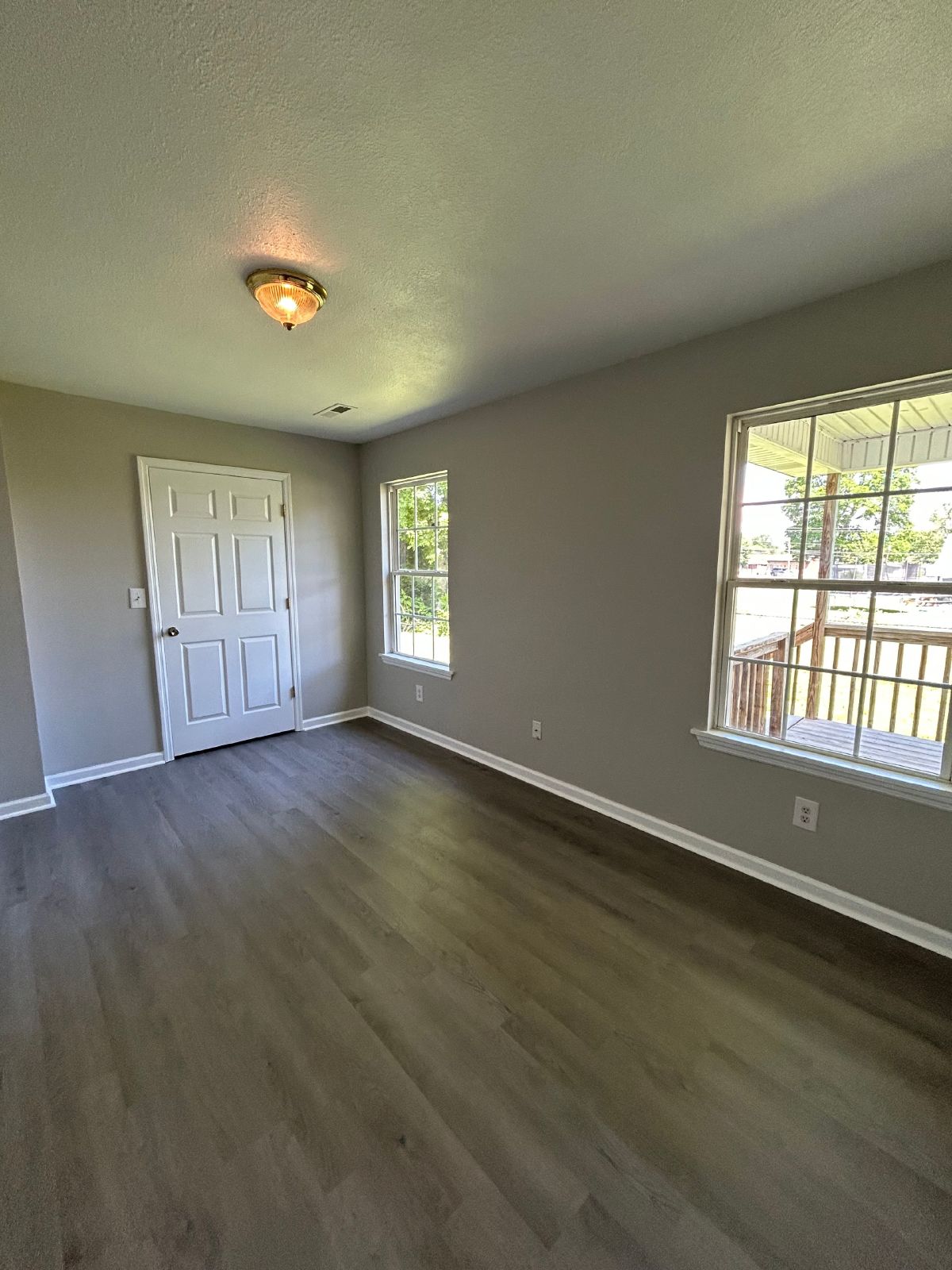 Charming 2 Bed, 1 Bath, 1 Car Garage, Covered Patio in Private Neighborhood! property image