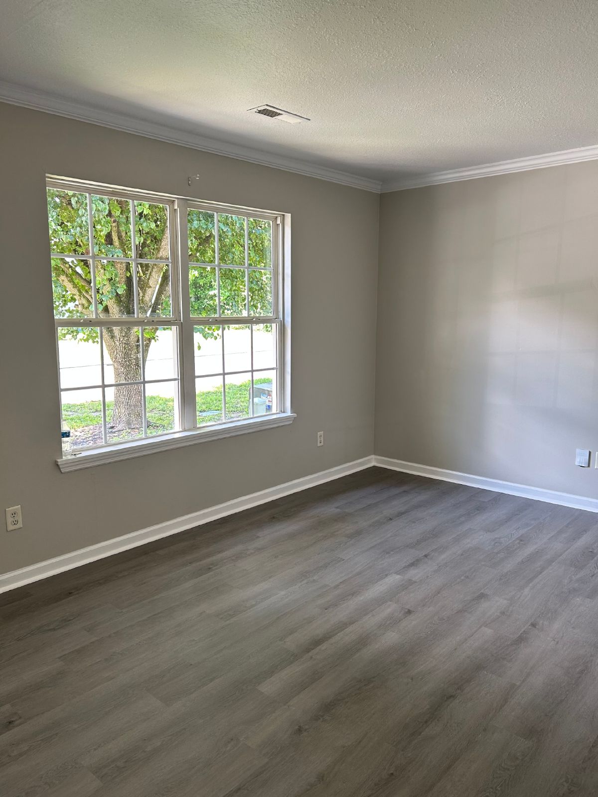Charming 2 Bed, 1 Bath, 1 Car Garage, Covered Patio in Private Neighborhood! property image