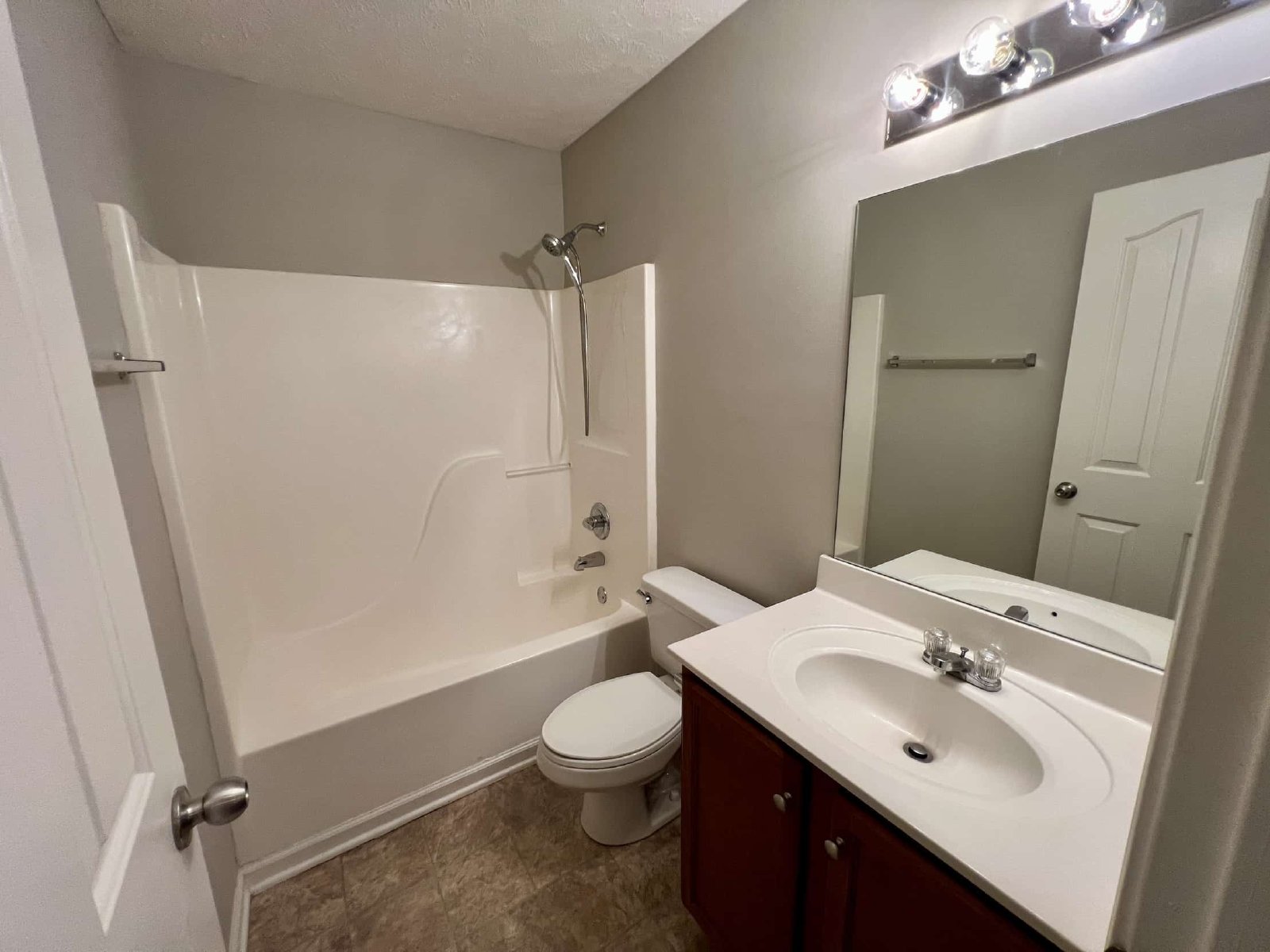 3x2 West Murfreesboro*One Level*Deck*Ready for move in! property image