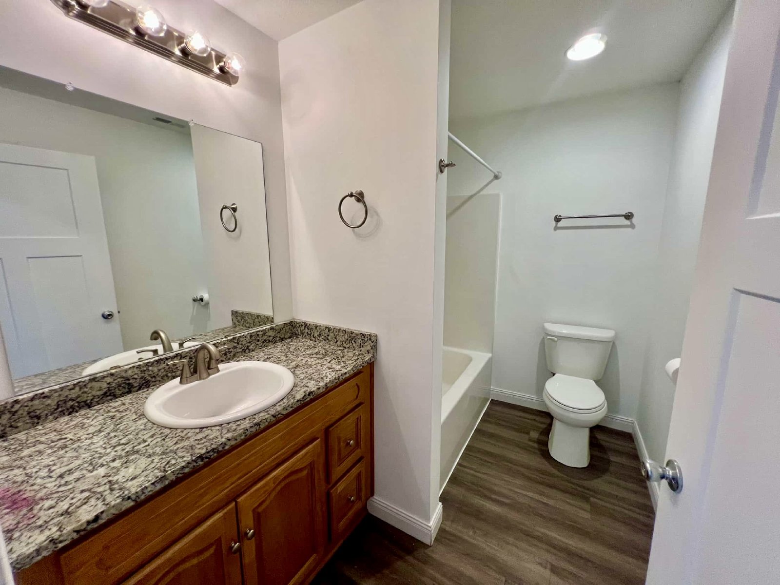 2 Bed, 1 Bath Luxury Townhomes in Woodbury! property image