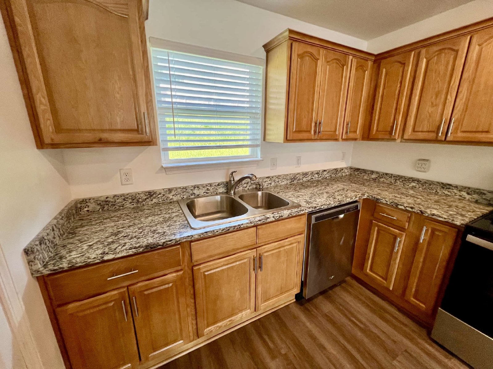 2 Bed, 1 Bath Luxury Townhomes in Woodbury! property image