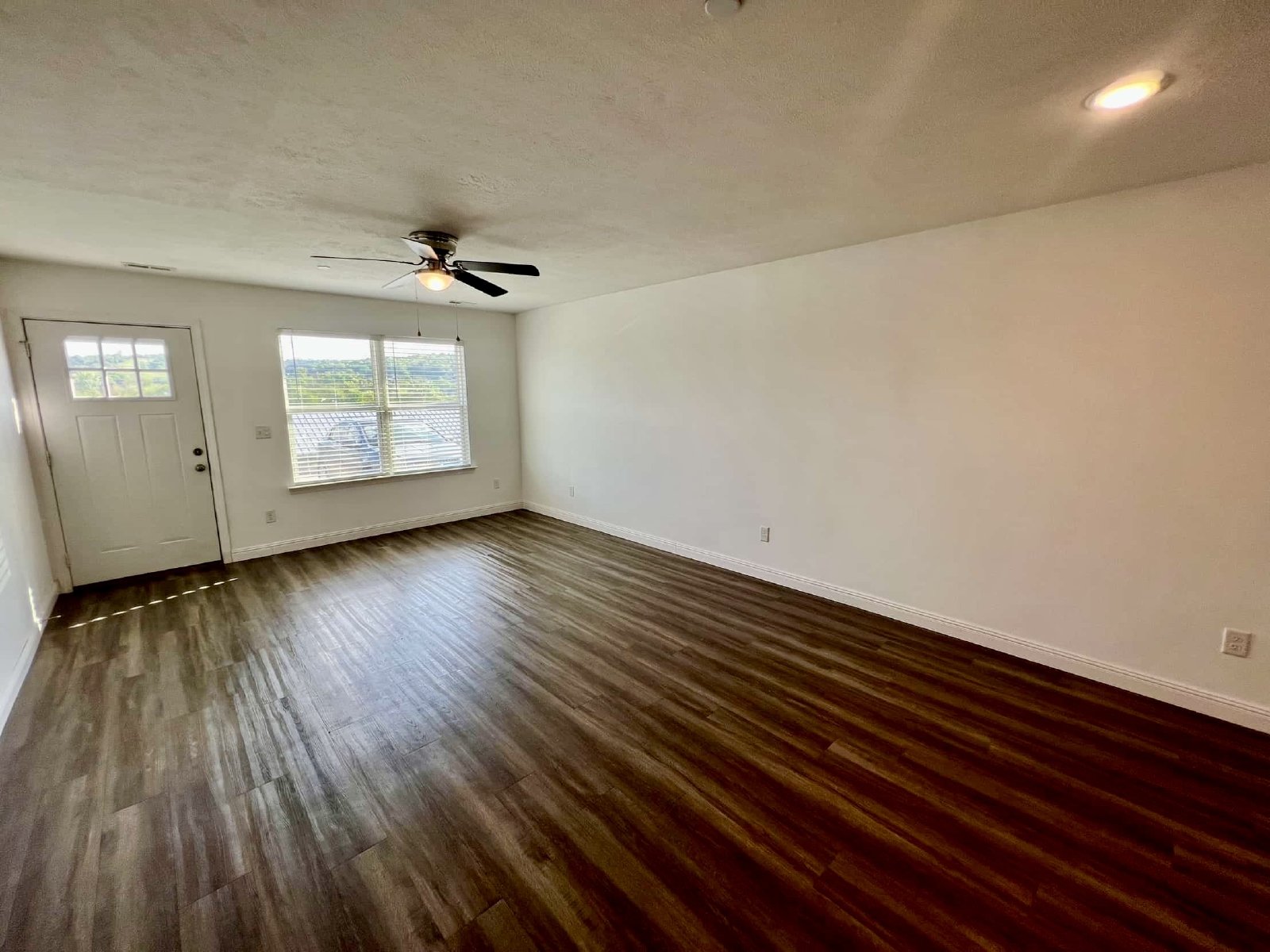 2 Bed, 1 Bath Luxury Townhomes in Woodbury! property image